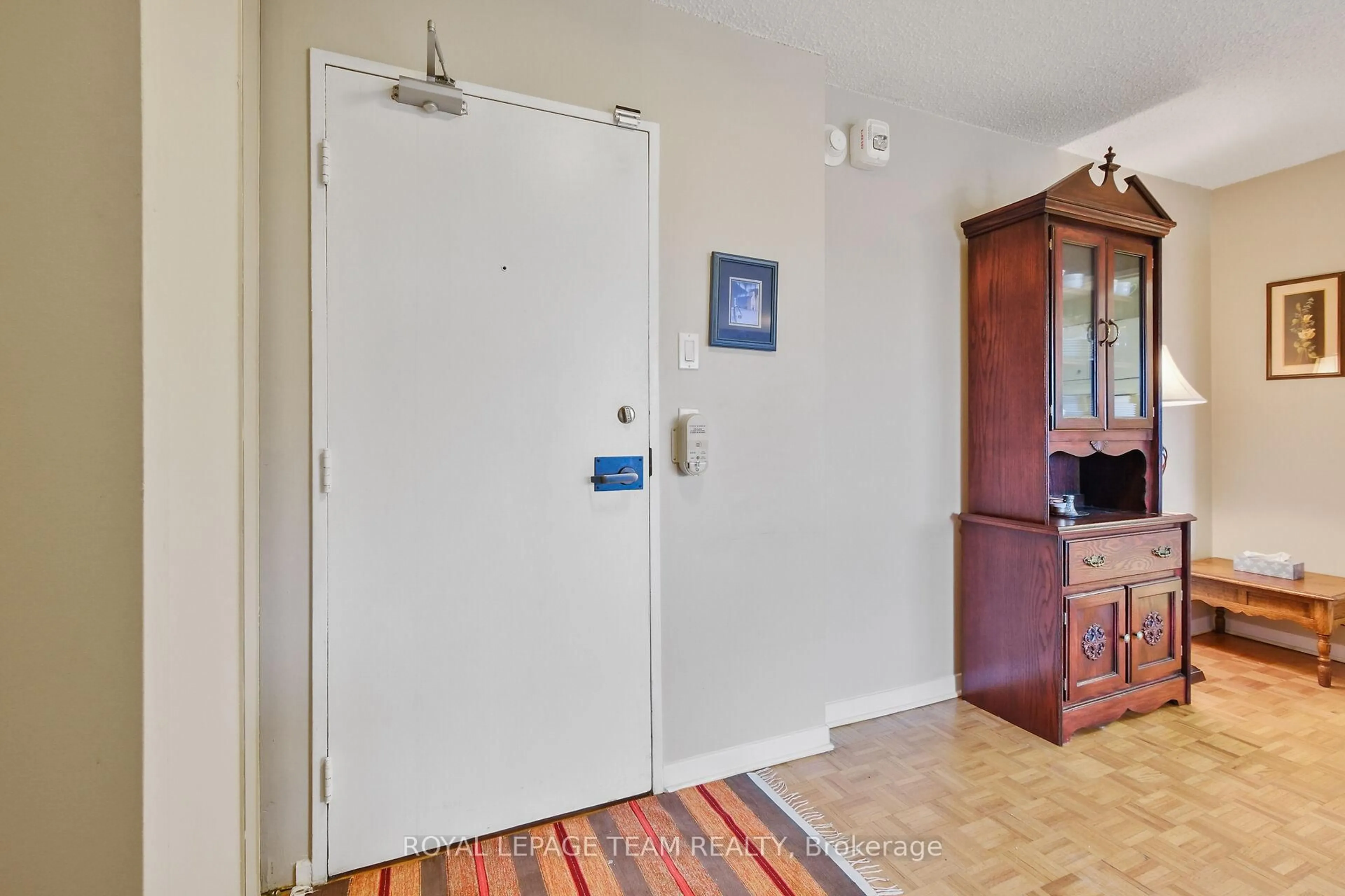 Indoor entryway for 265 Poulin Ave #209, Ottawa Ontario K2B 7Y8