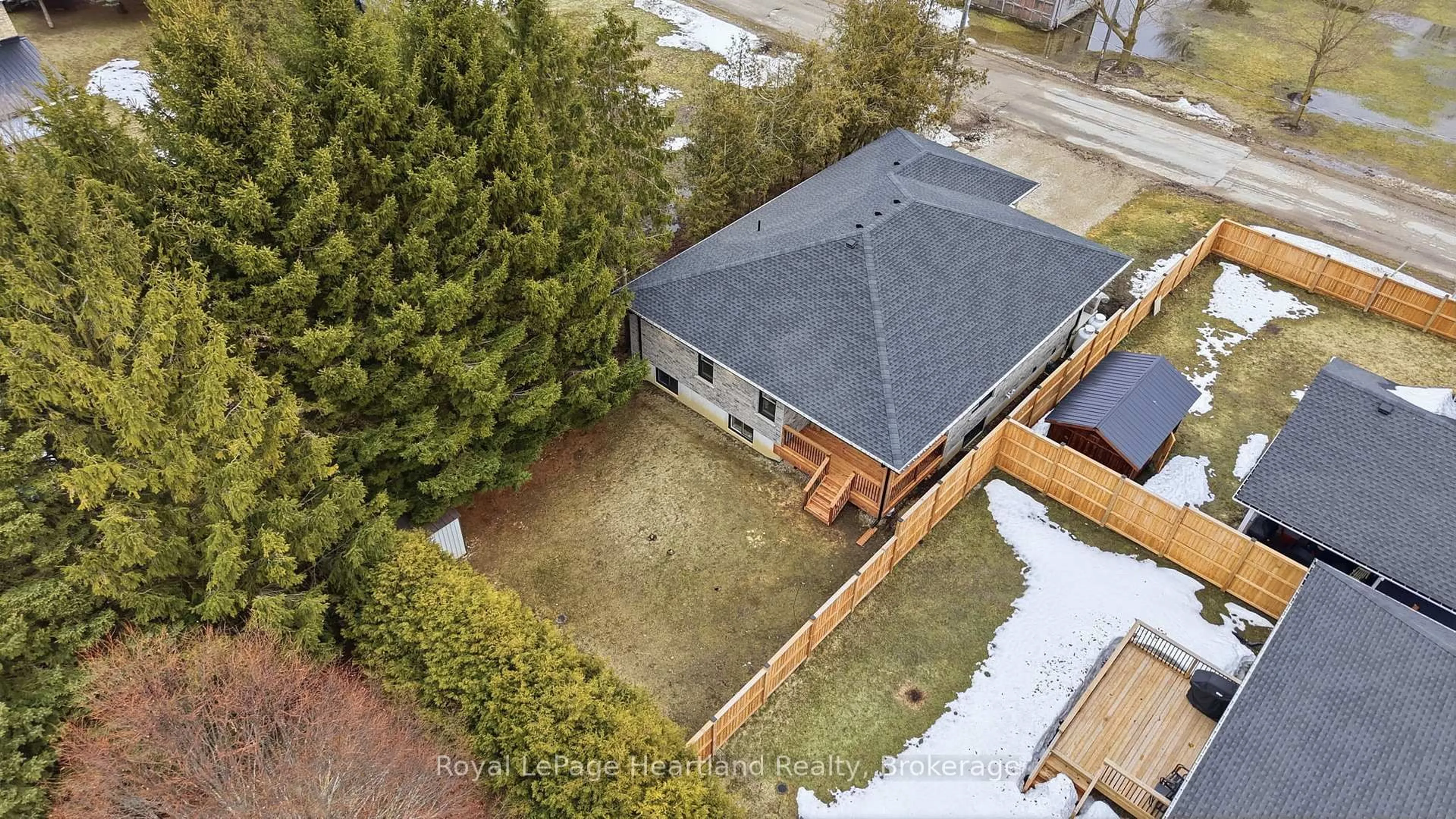 A pic from outside/outdoor area/front of a property/back of a property/a pic from drone, building for 18 Geddes St, Minto Ontario N0G 1M0