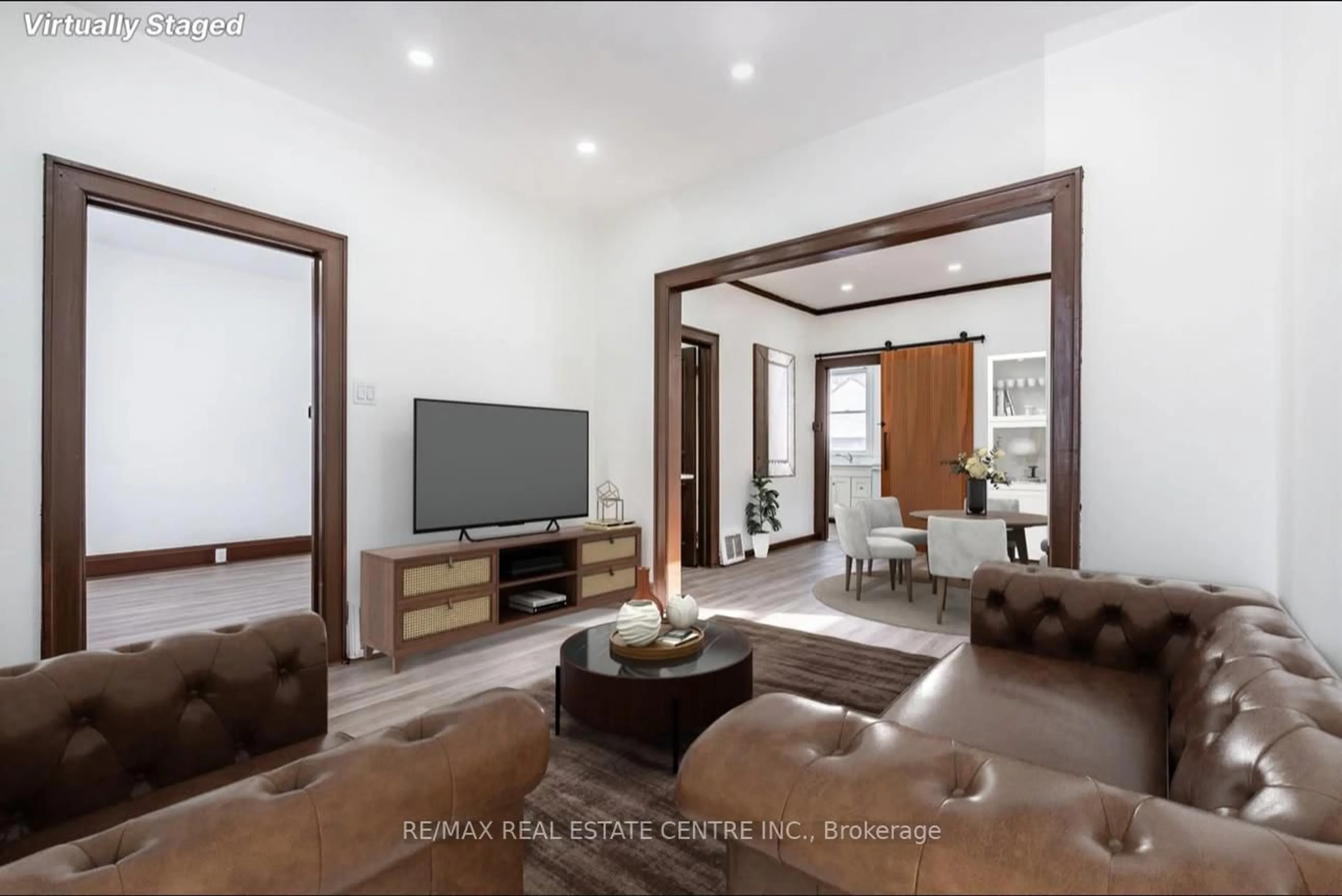 Living room with furniture, unknown for 5 Easton St, Cambridge Ontario N1R 1G3