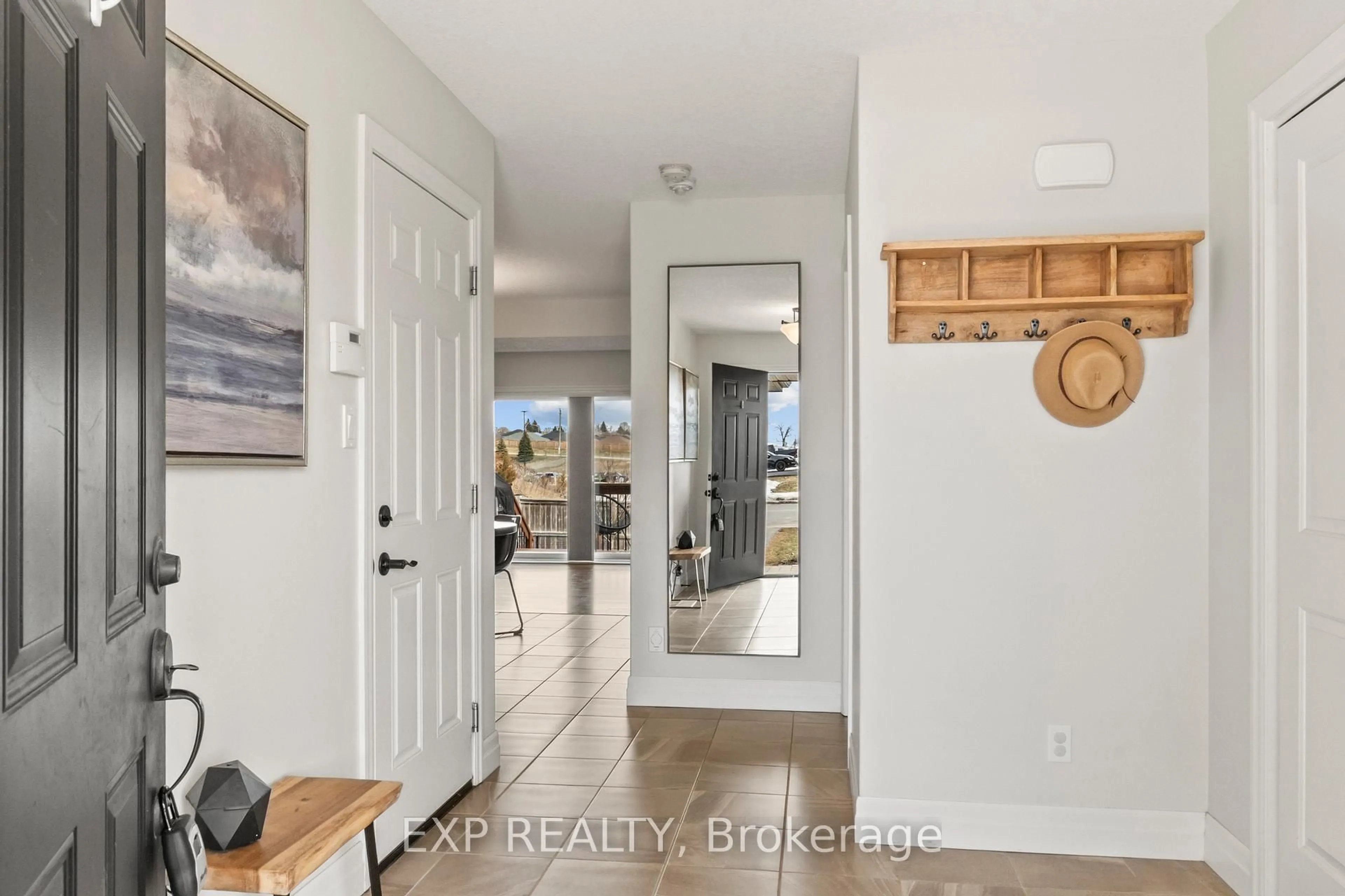 Indoor entryway for 56 Cortland Cres, Quinte West Ontario K8V 0E9