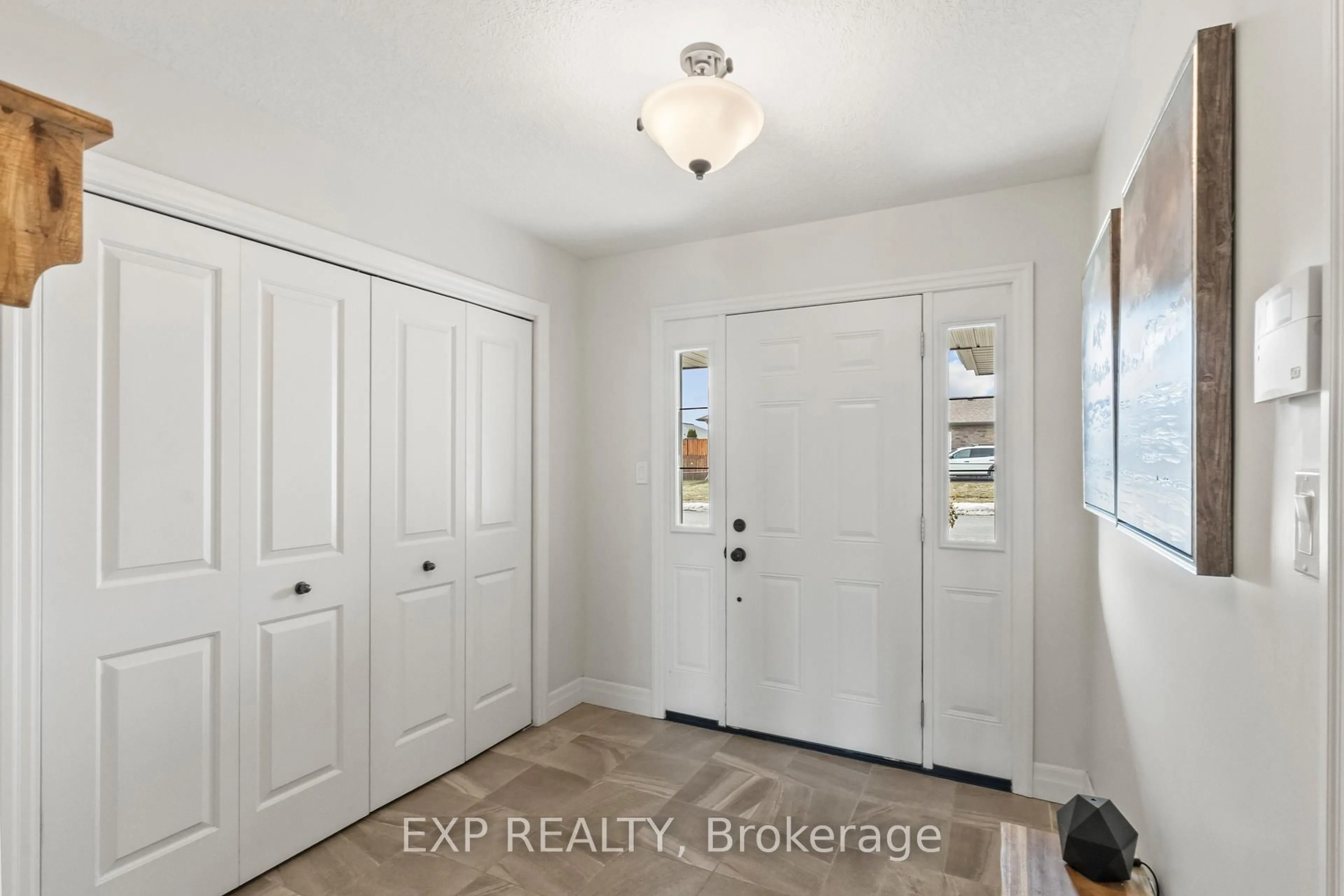 Indoor entryway for 56 Cortland Cres, Quinte West Ontario K8V 0E9