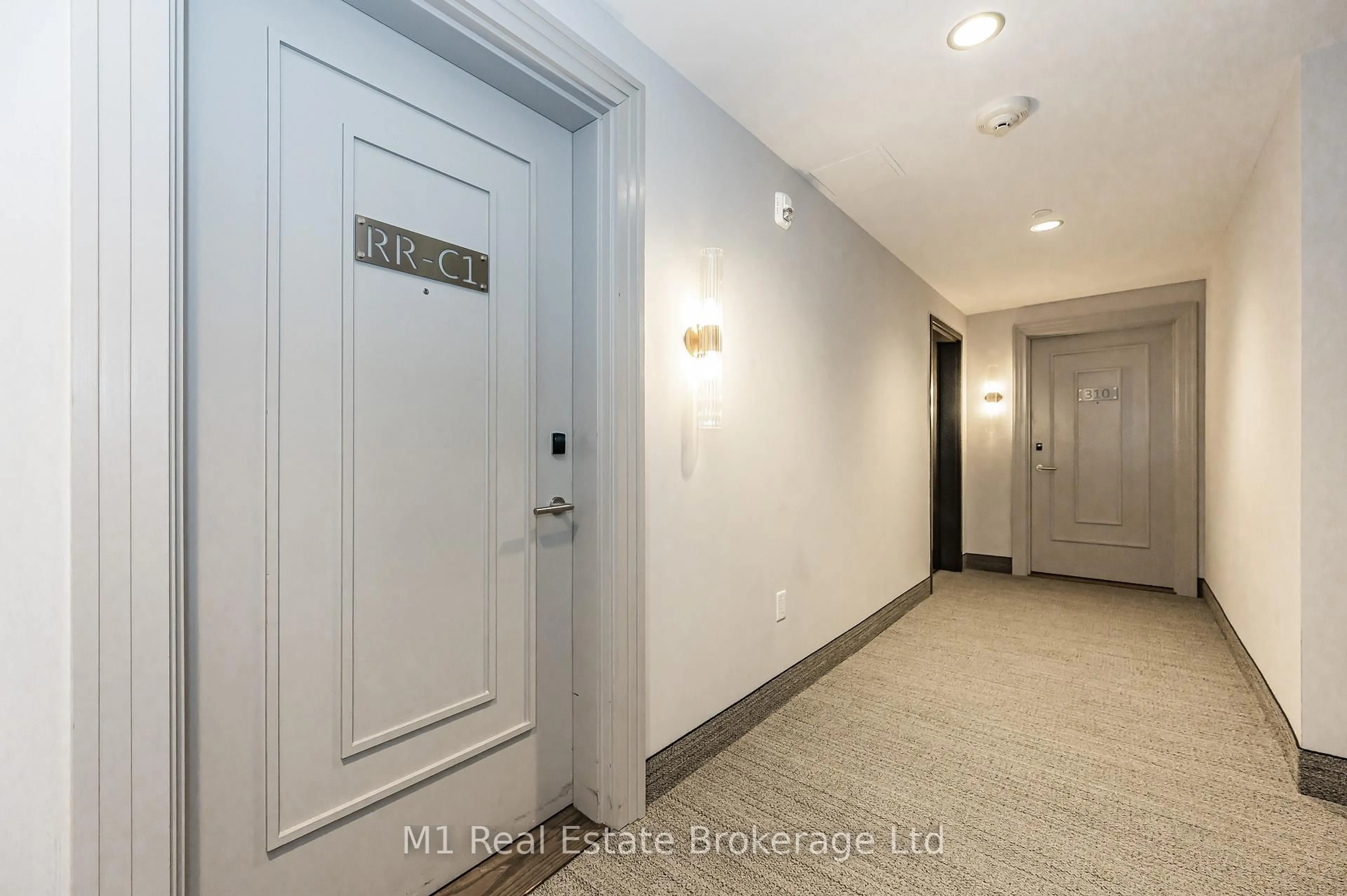 Indoor foyer for 73 Arthur St #RRC1, Guelph Ontario N1E 0S6