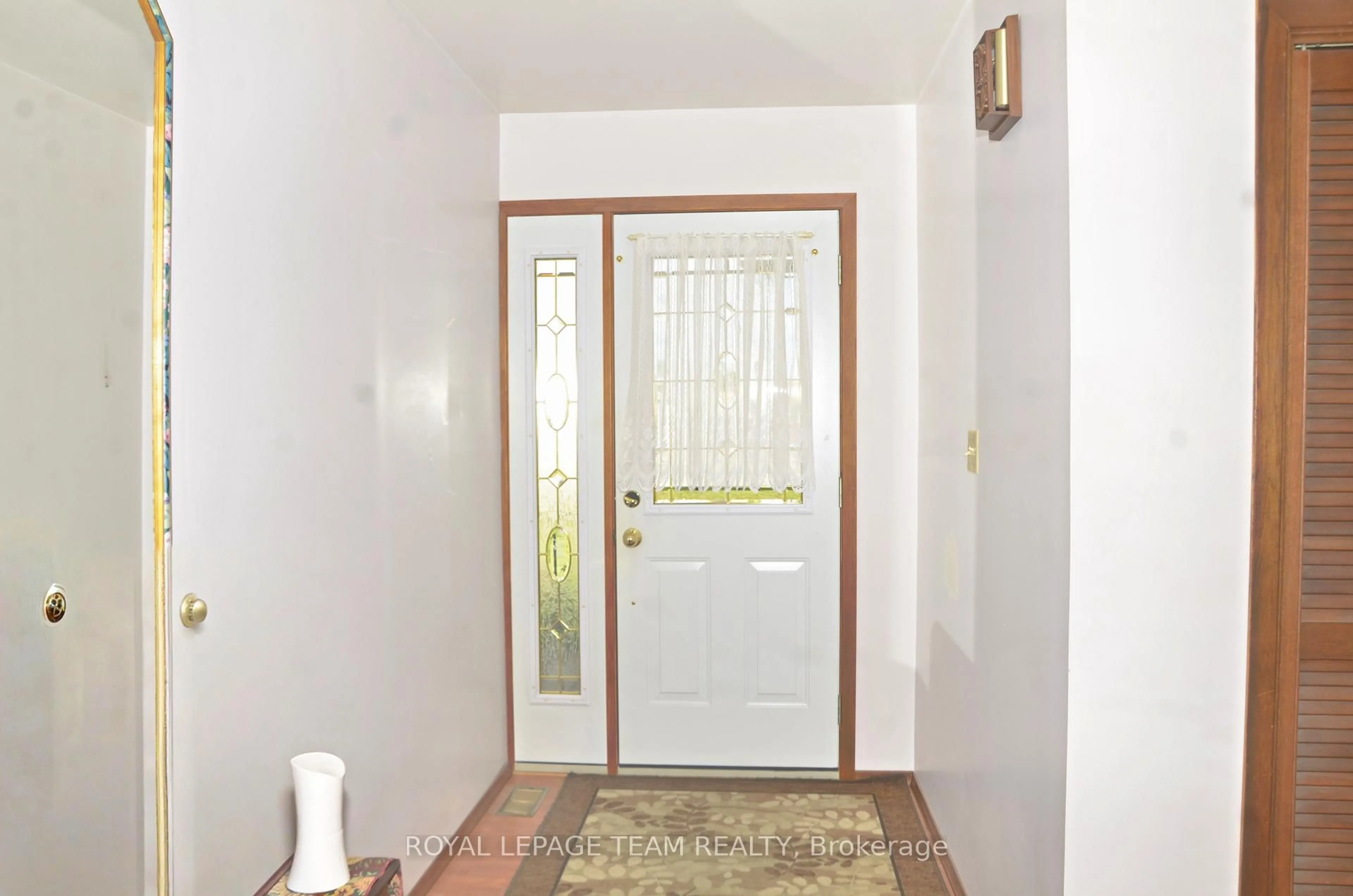 Indoor entryway for 5740 Carman Rd, South Dundas Ontario K0E 1K0