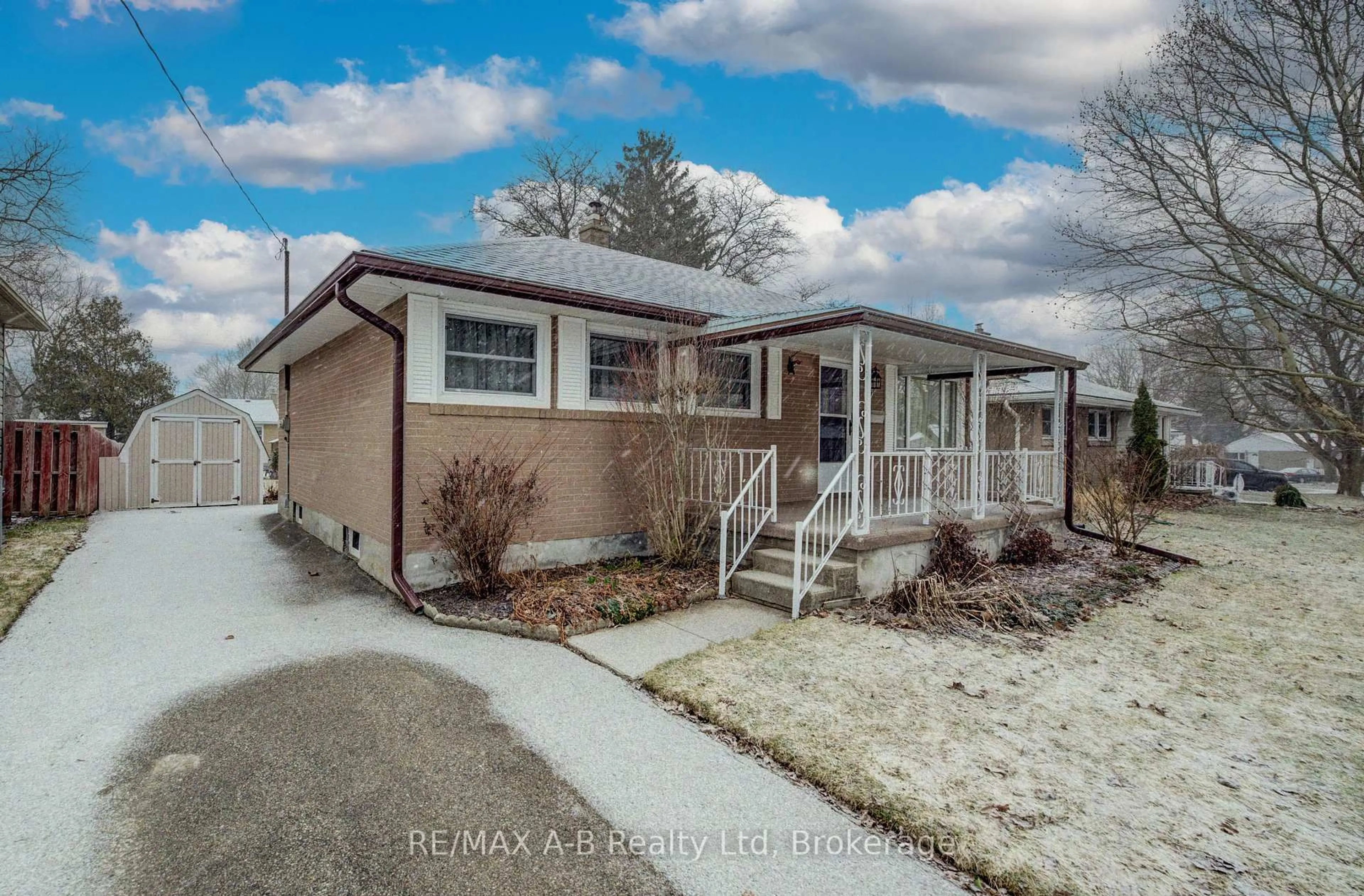 Unknown for 30 Arthur St, Stratford Ontario N5A 6E3