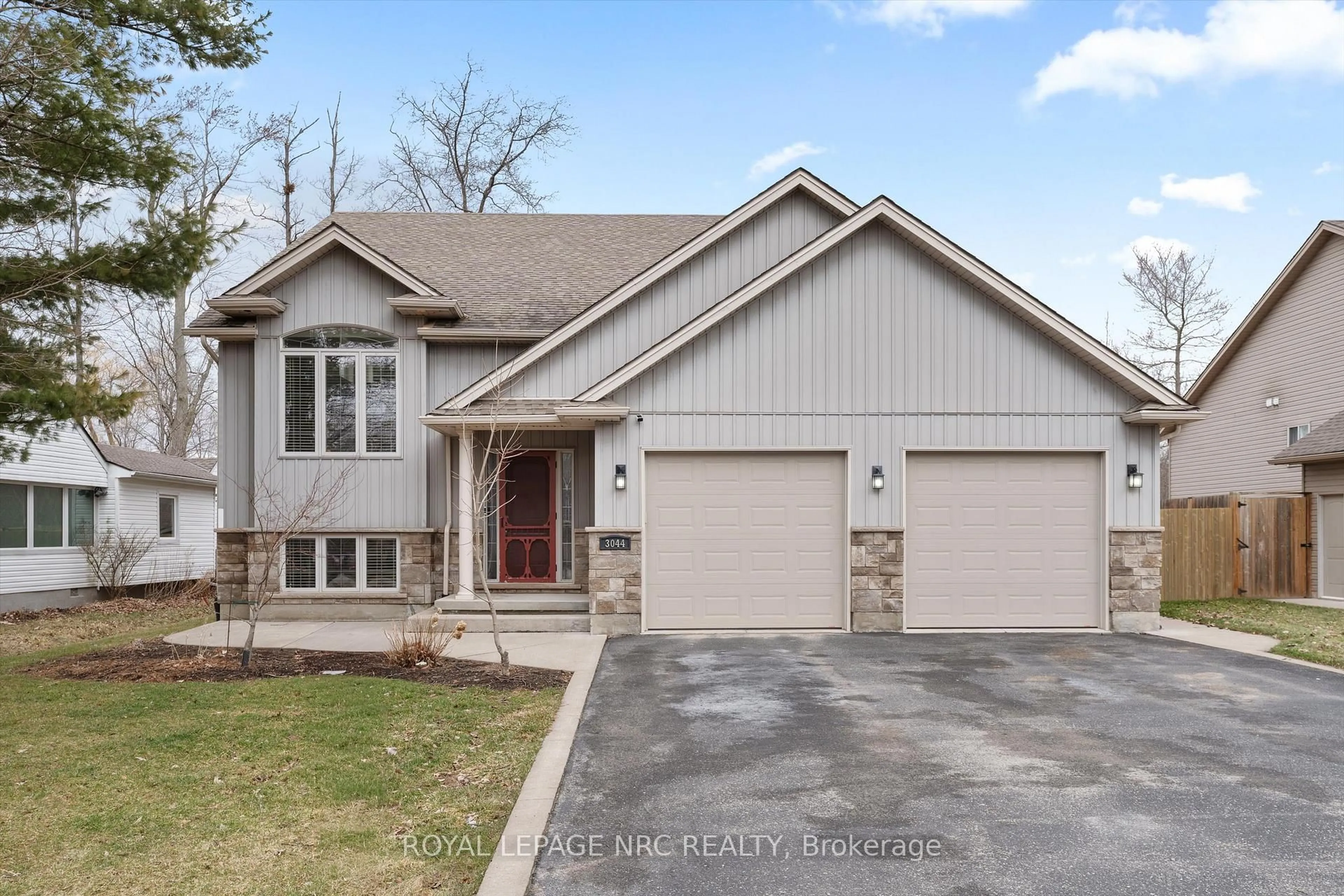 Home with brick exterior material, street for 3044 Hyman Ave, Fort Erie Ontario L0S 1N0