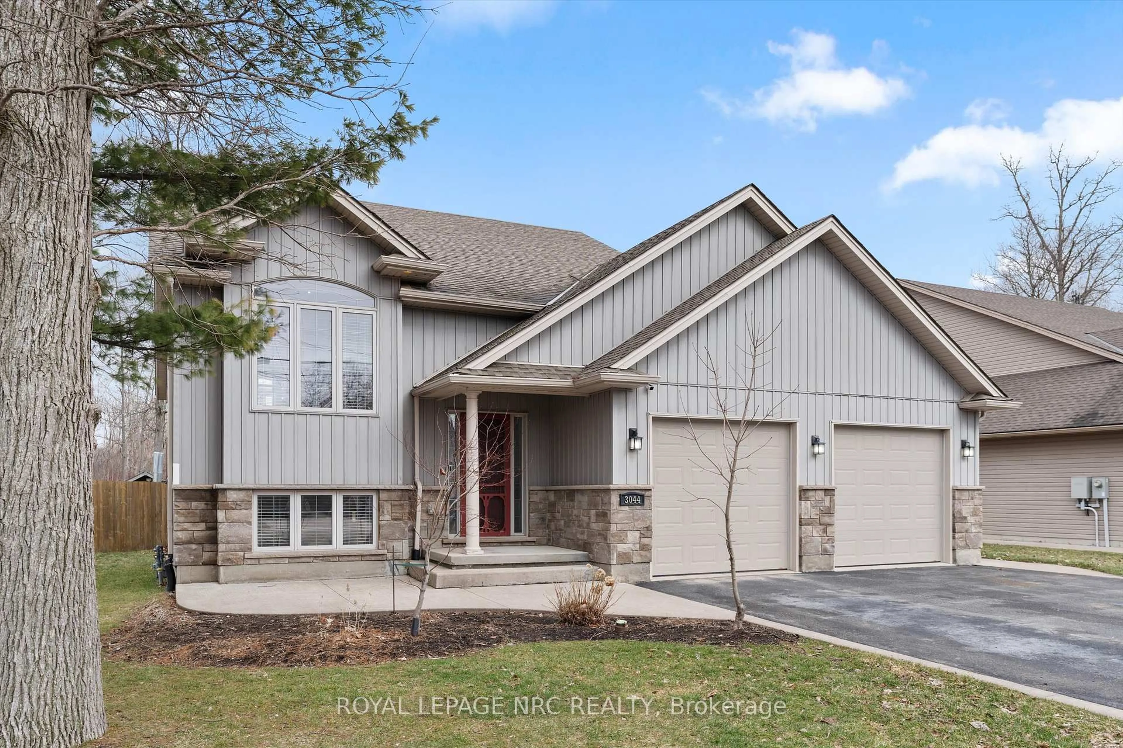 Home with brick exterior material, street for 3044 Hyman Ave, Fort Erie Ontario L0S 1N0