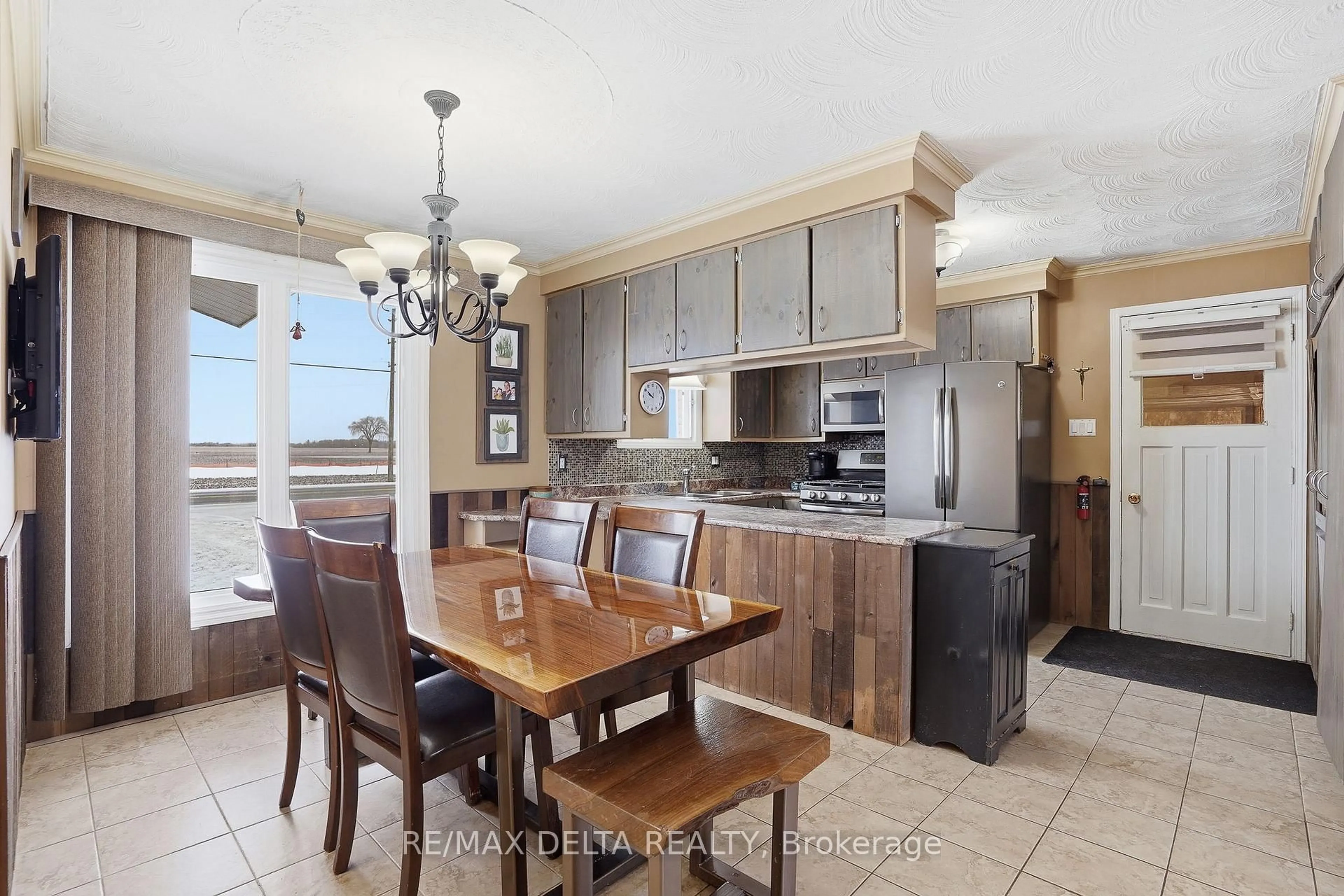 Open concept kitchen, unknown for 4359 County Rd 9 Rd, The Nation Ontario K0C 2B0