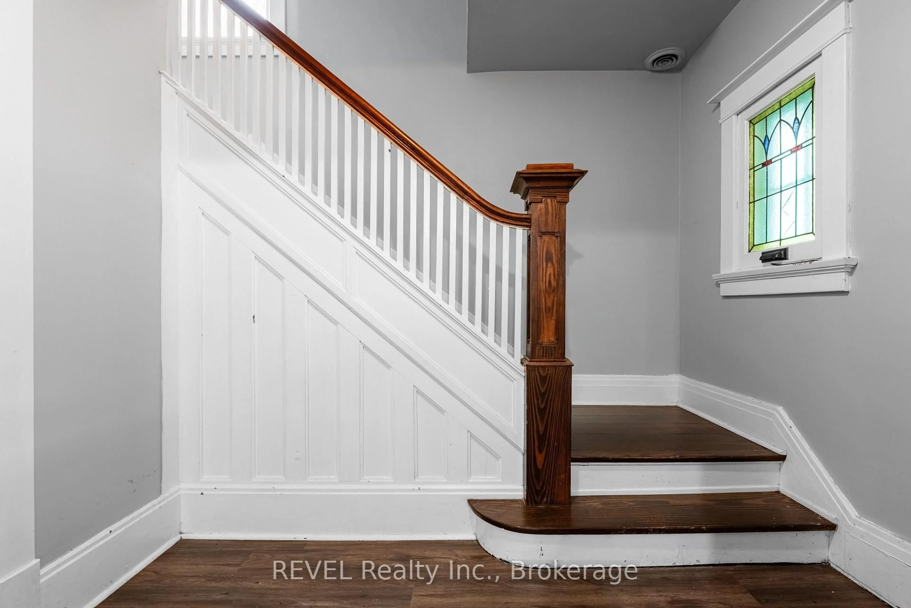 Unknown for 17 Beecher St, St. Catharines Ontario L2R 5S4