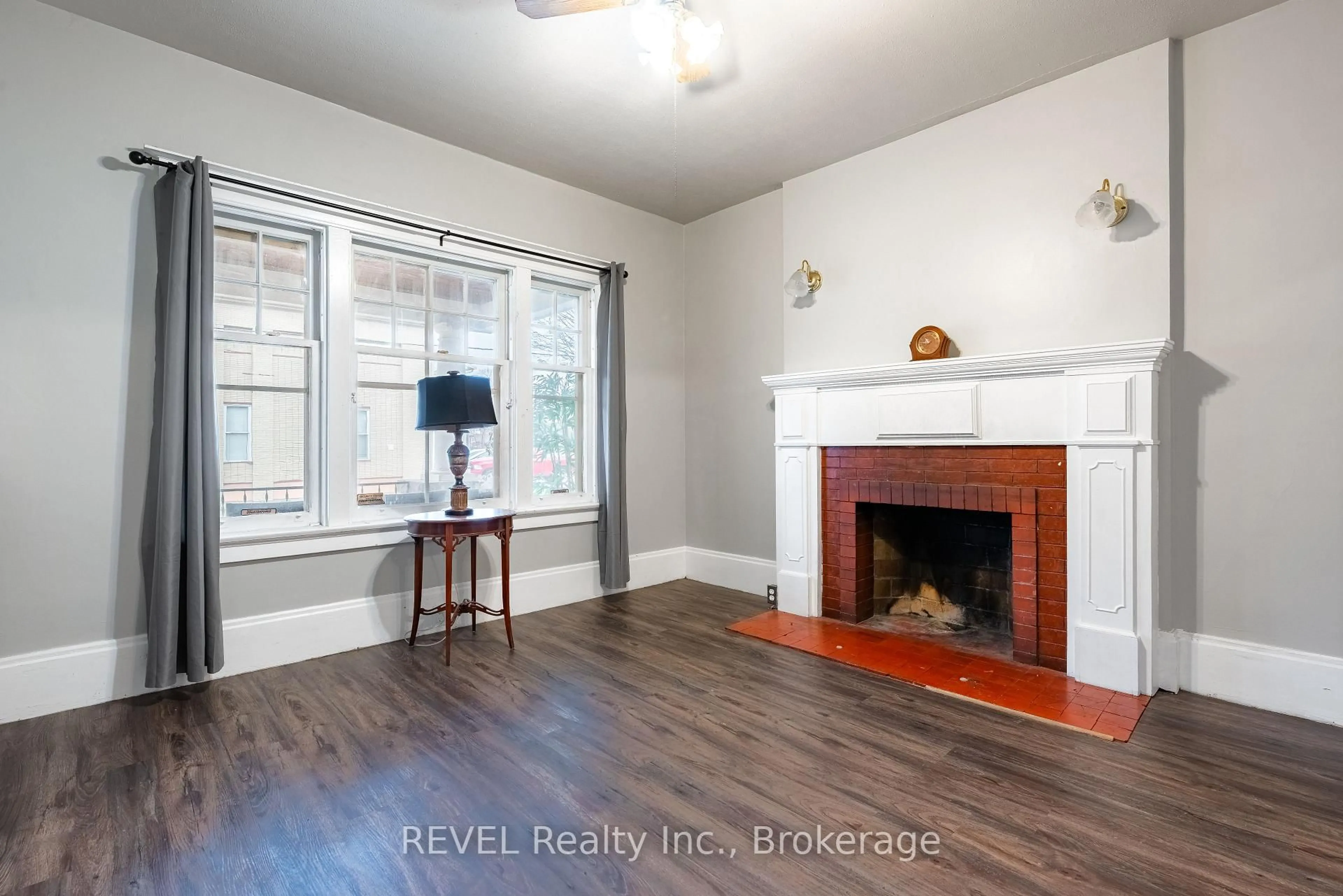 A pic of a room for 17 Beecher St, St. Catharines Ontario L2R 5S4