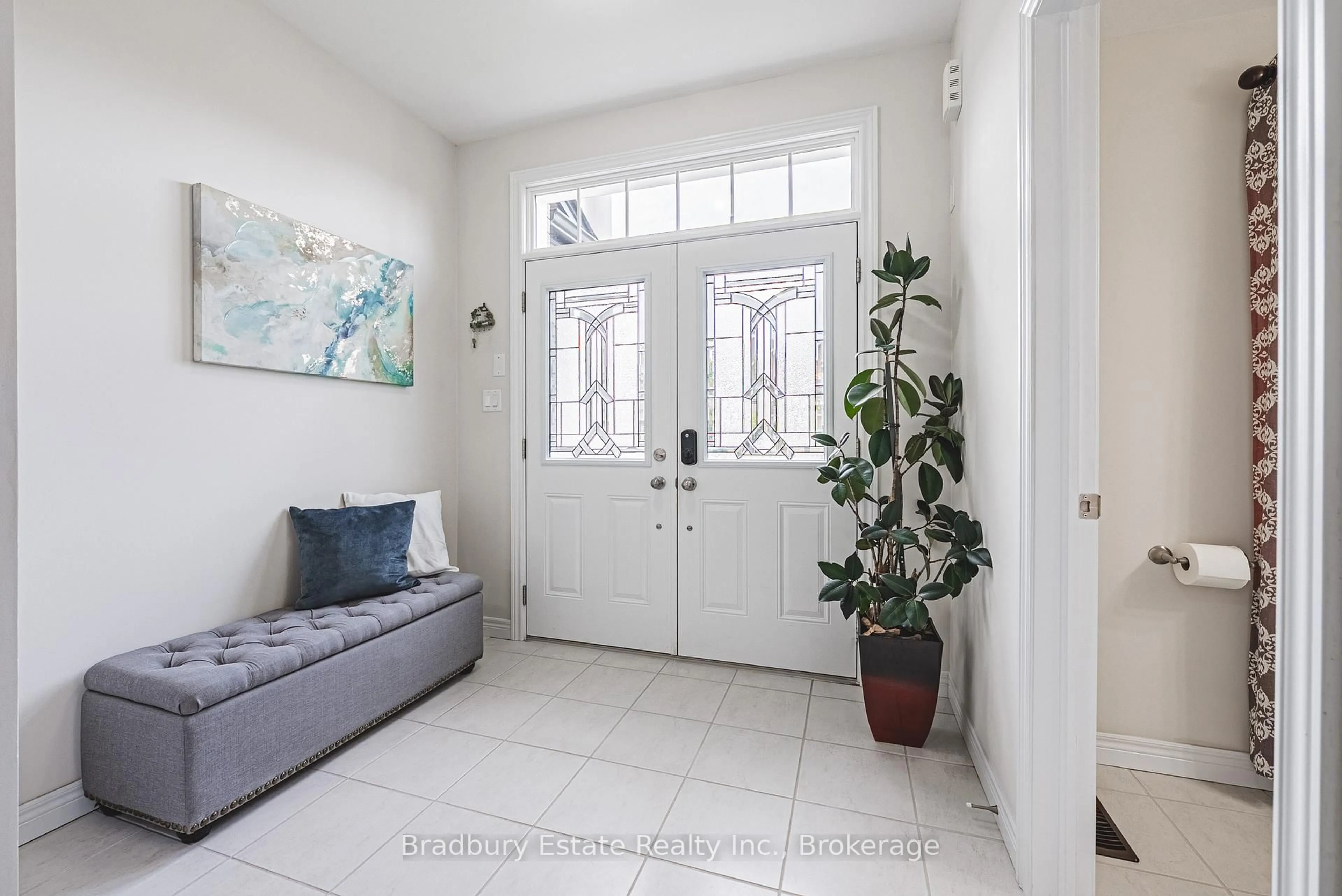 Indoor entryway for 11 Weathering Heights Dr, Hamilton Ontario L8J 0E6