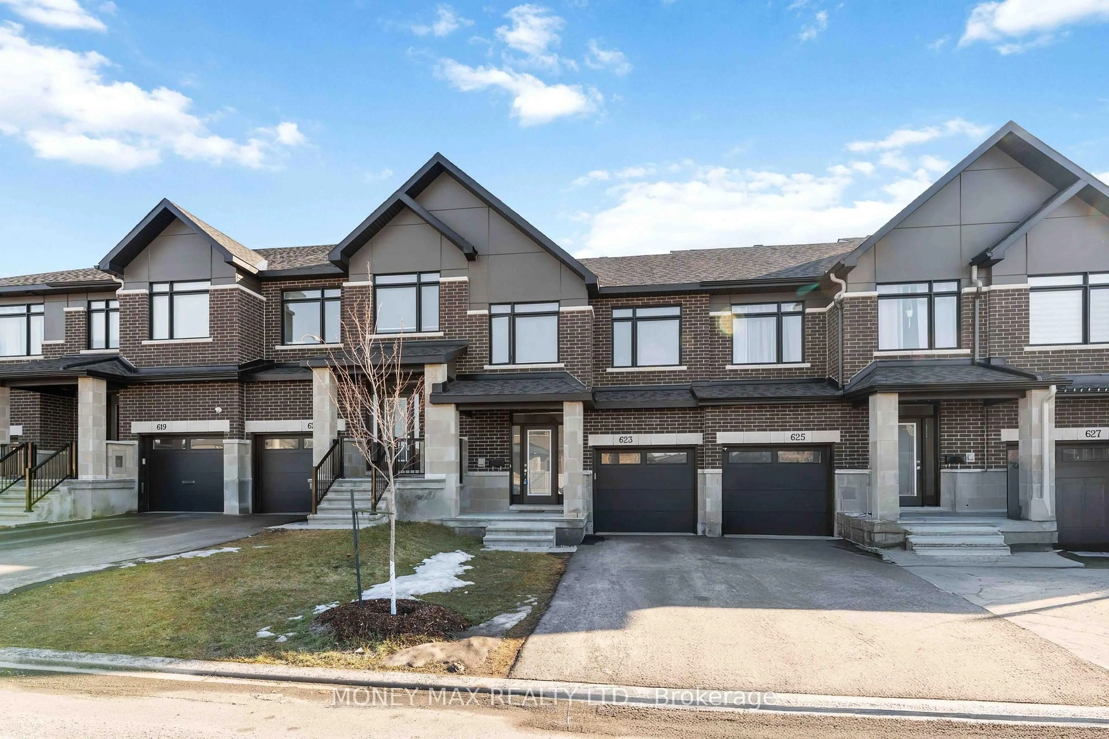 Unknown for 623 Knotridge St, Orleans Ontario K1W 0C7