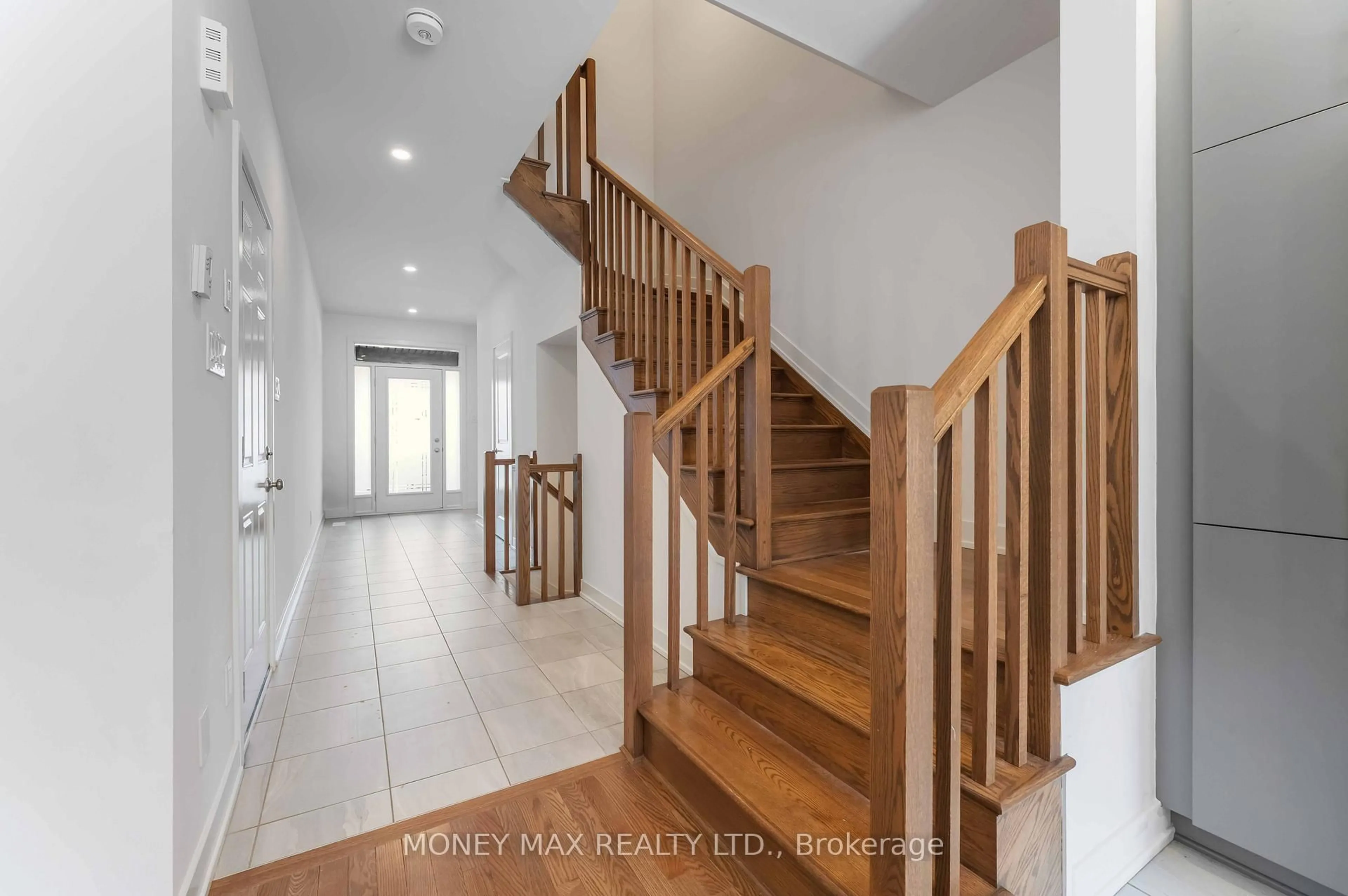 Unknown for 623 Knotridge St, Orleans Ontario K1W 0C7