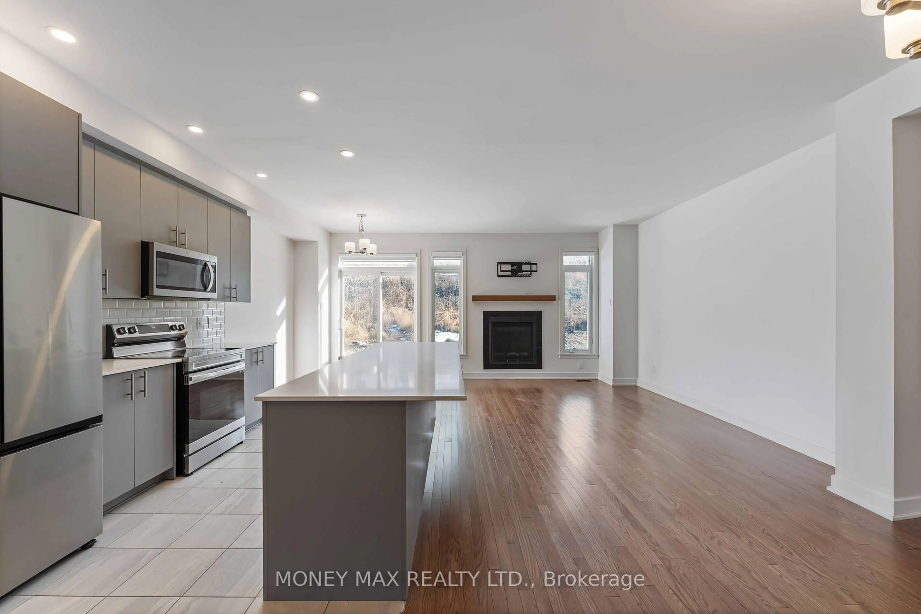 Open concept kitchen, unknown for 623 Knotridge St, Orleans Ontario K1W 0C7