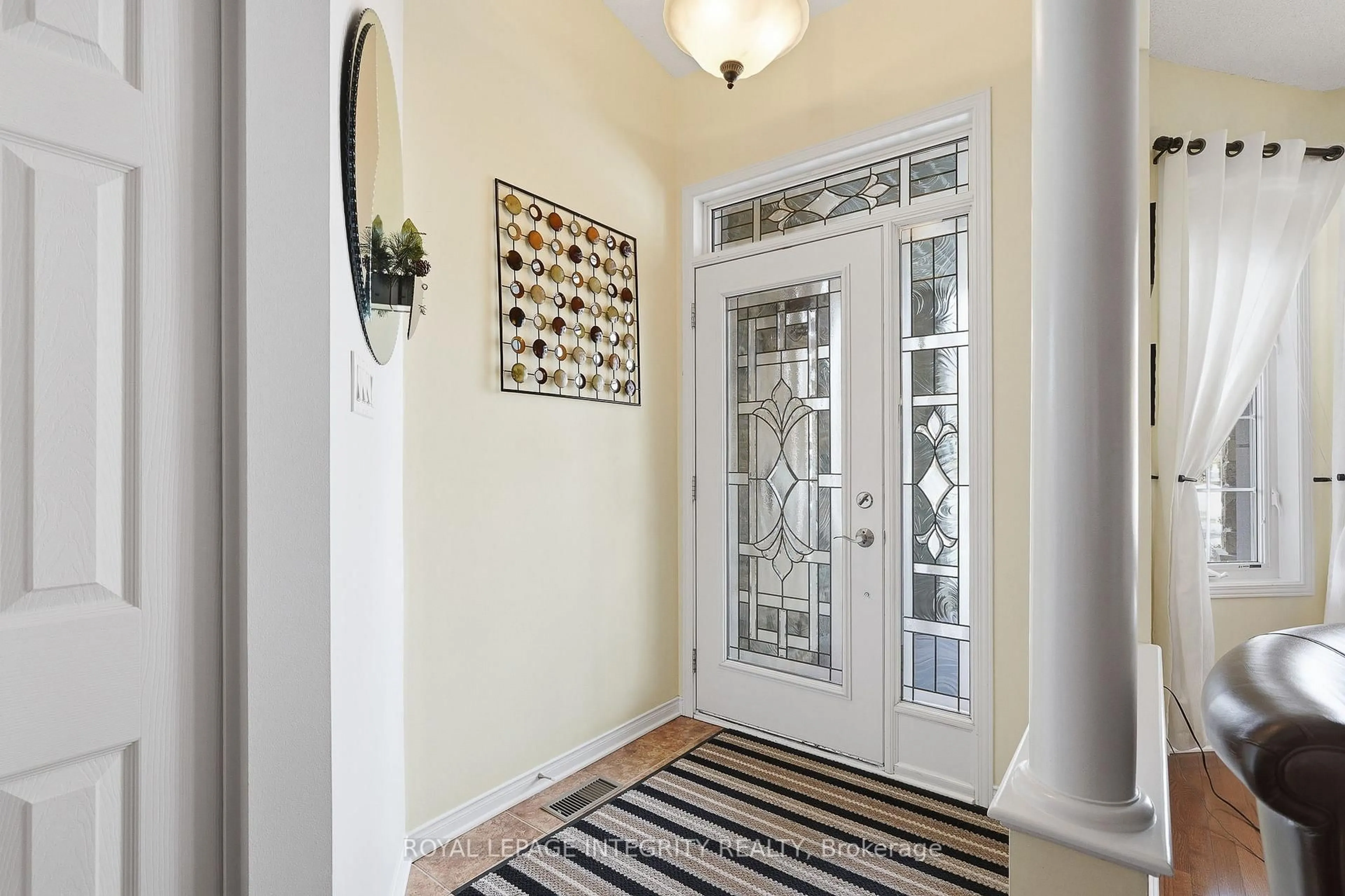 Indoor entryway for 460 Jasper Cres, Clarence-Rockland Ontario K4K 0C7