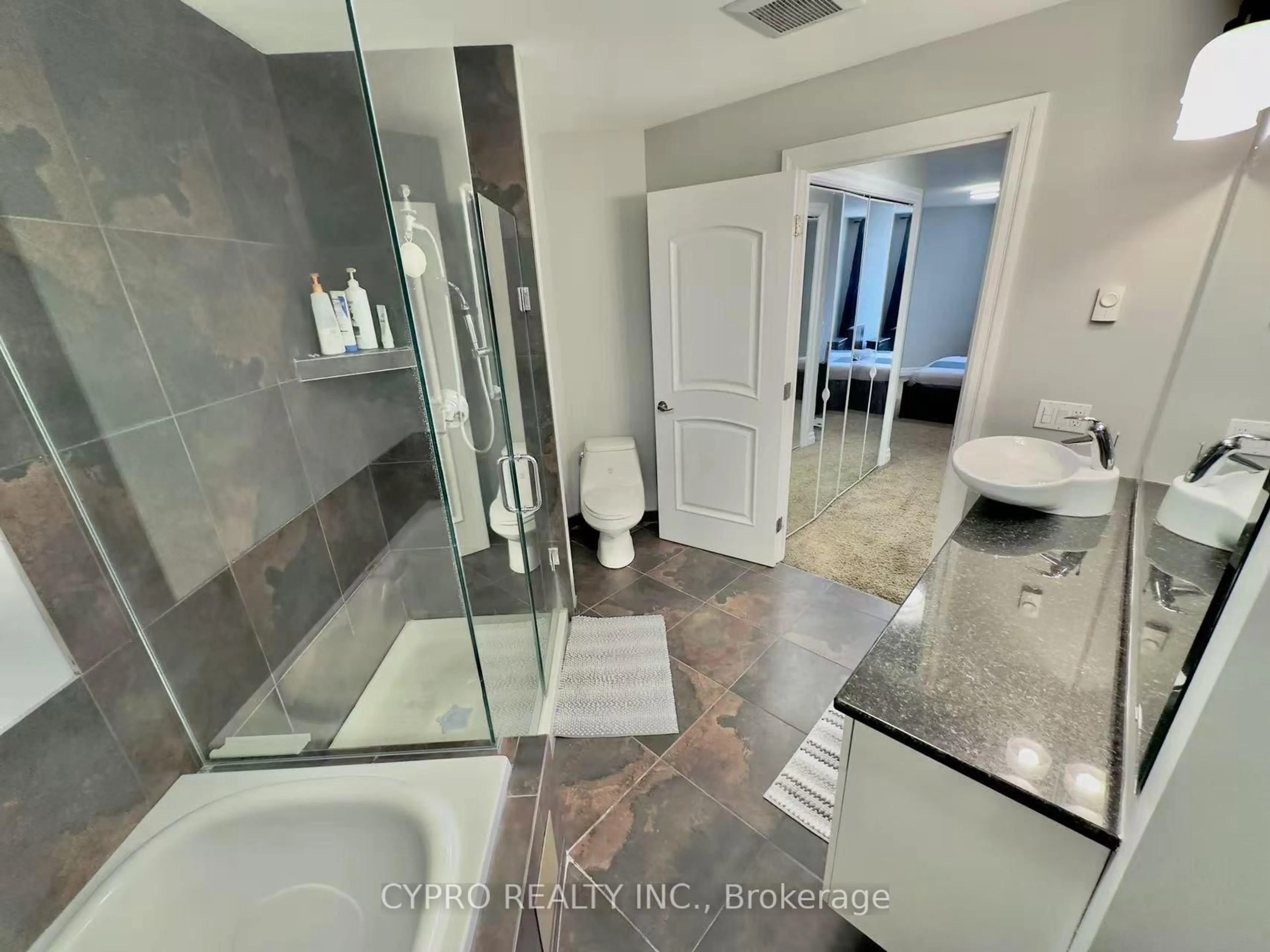 Contemporary bathroom, ceramic/tile floor for 250 PALL MALL St #1305, London East Ontario N6A 6K3