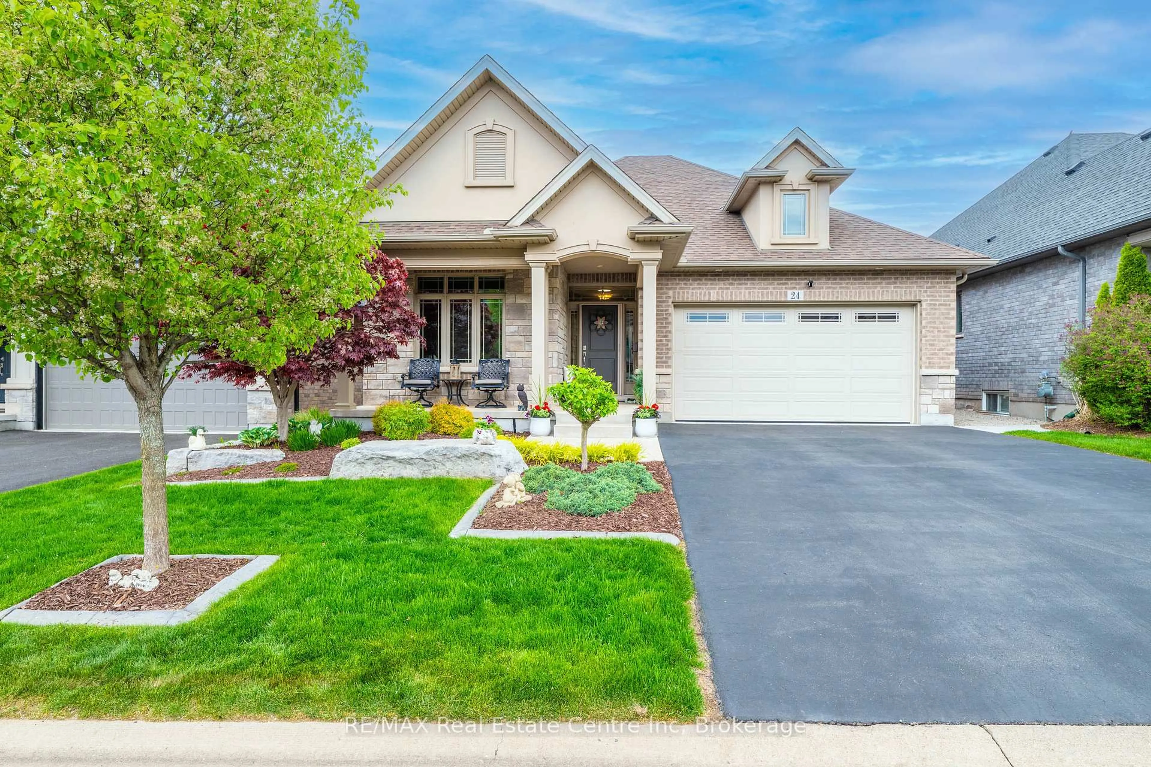 Home with brick exterior material, street for 24 Kintyre Tr, Welland Ontario L3B 0B6