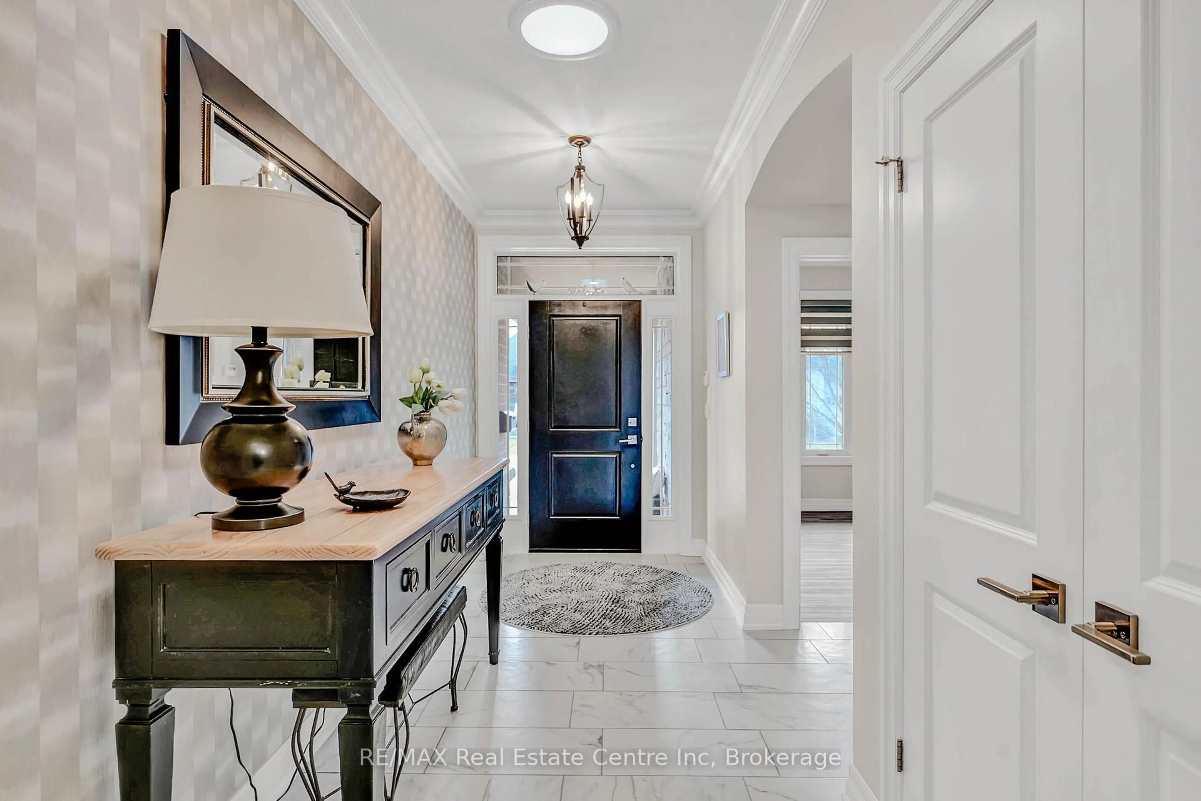 Indoor entryway for 24 Kintyre Tr, Welland Ontario L3B 0B6