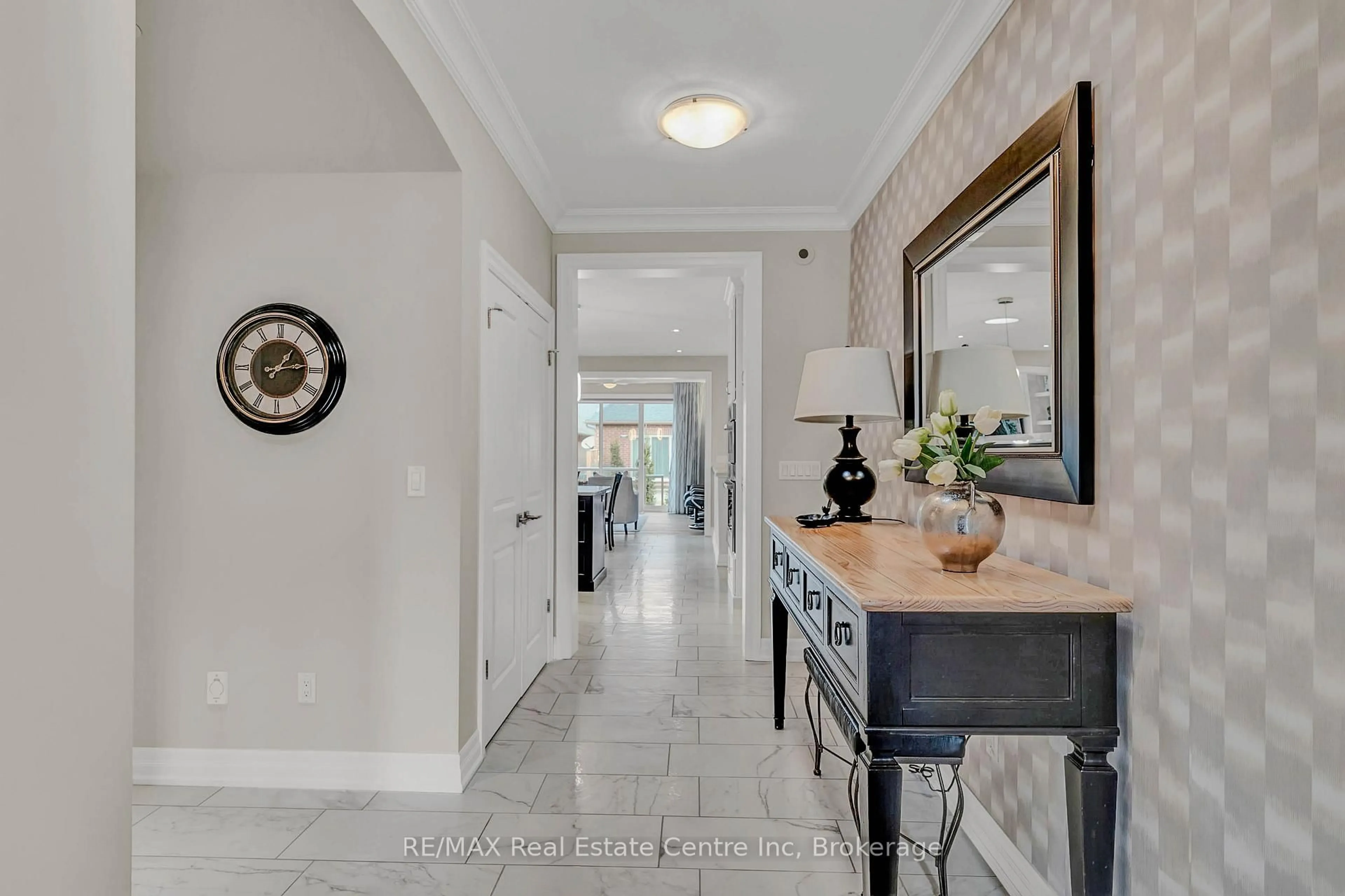 Indoor entryway for 24 Kintyre Tr, Welland Ontario L3B 0B6