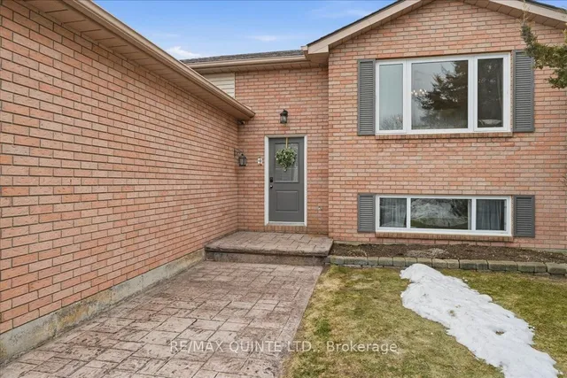 4 Harbourview Cres, Prince Edward County 3