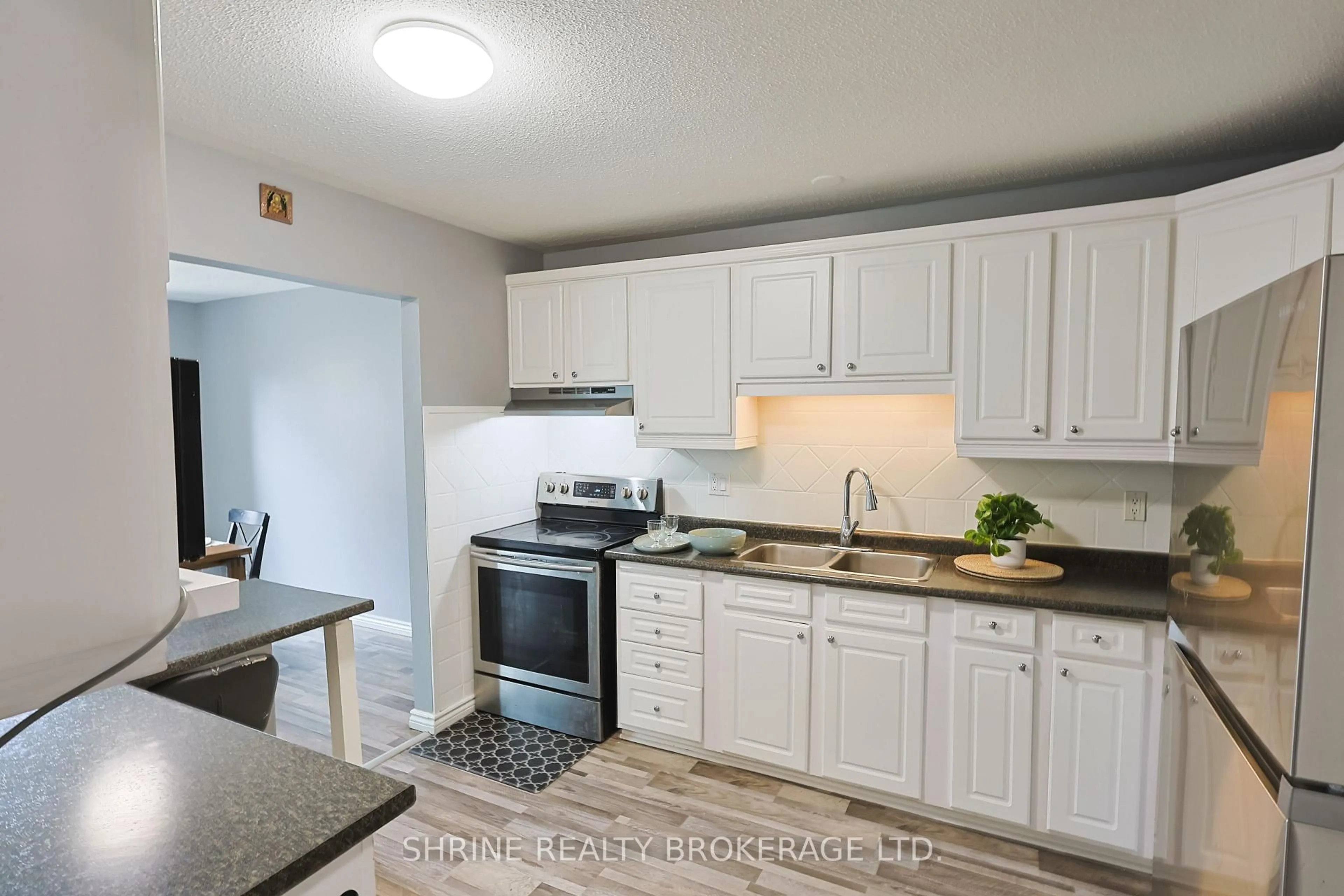 Standard kitchen, unknown for 122 Andover Dr, London South Ontario N6J 4C3