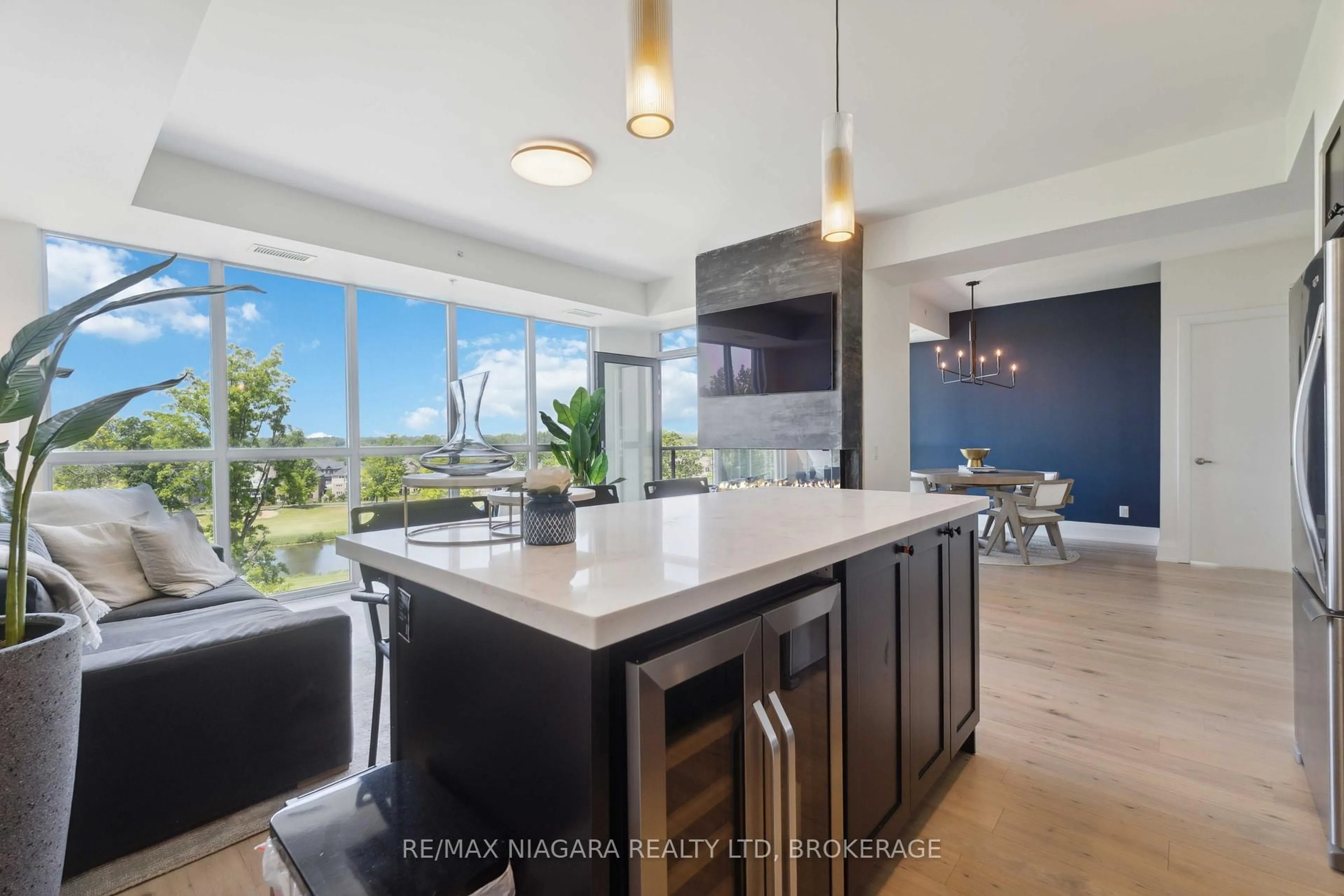 Open concept kitchen, ceramic/tile floor for 7711 Green vista Gate #601, Niagara Falls Ontario L2H 1R1