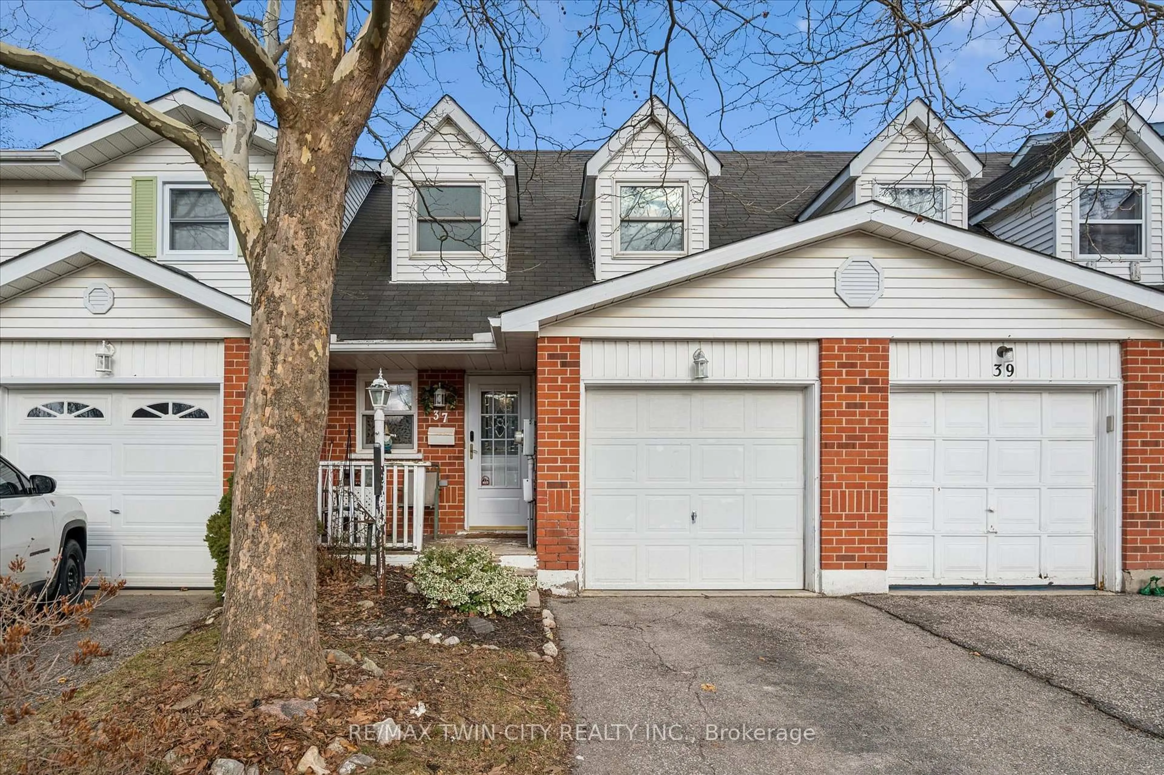 Home with brick exterior material, street for 37 Edgemere Dr, Cambridge Ontario N1P 1A9