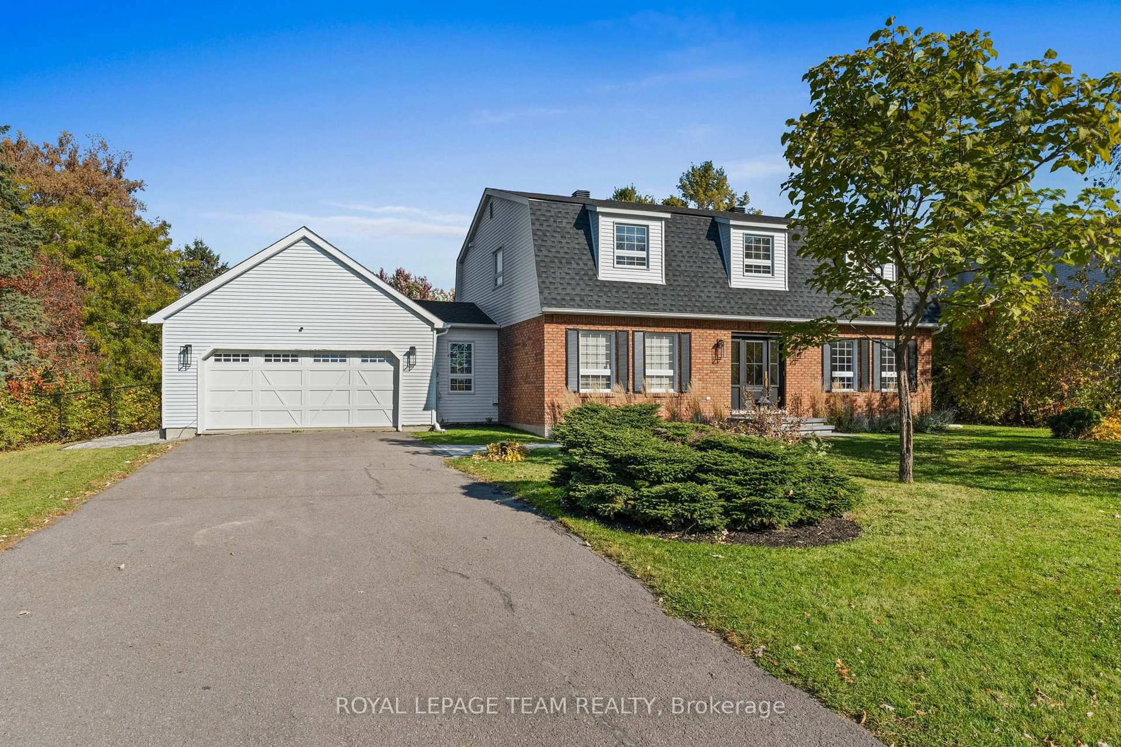 Home with brick exterior material, street for 5545 Van Vliet Rd, Manotick Ontario K4M 1J4