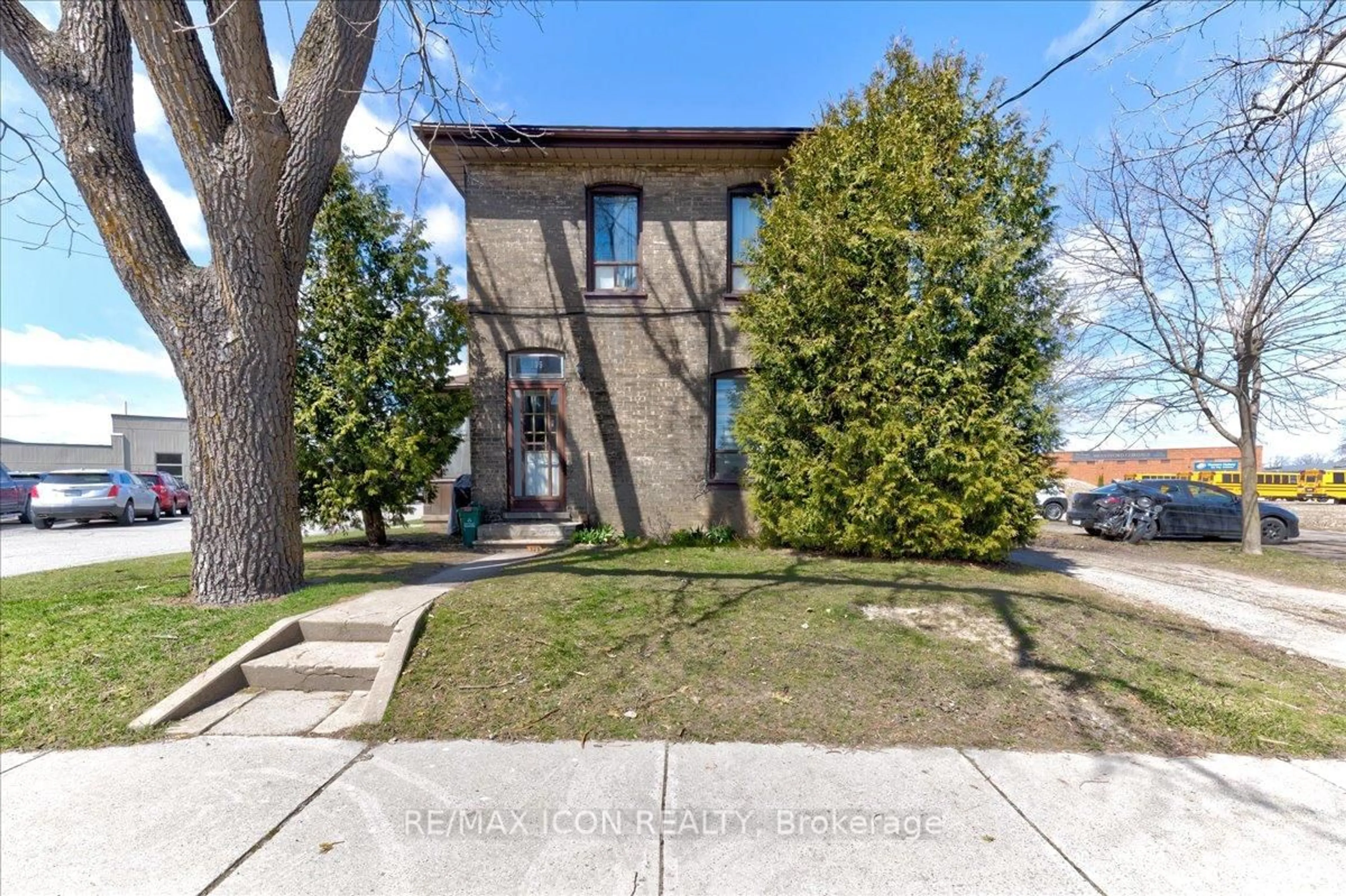 Home with brick exterior material, street for 135 Sherwood Dr, Brantford Ontario N3T 1N8