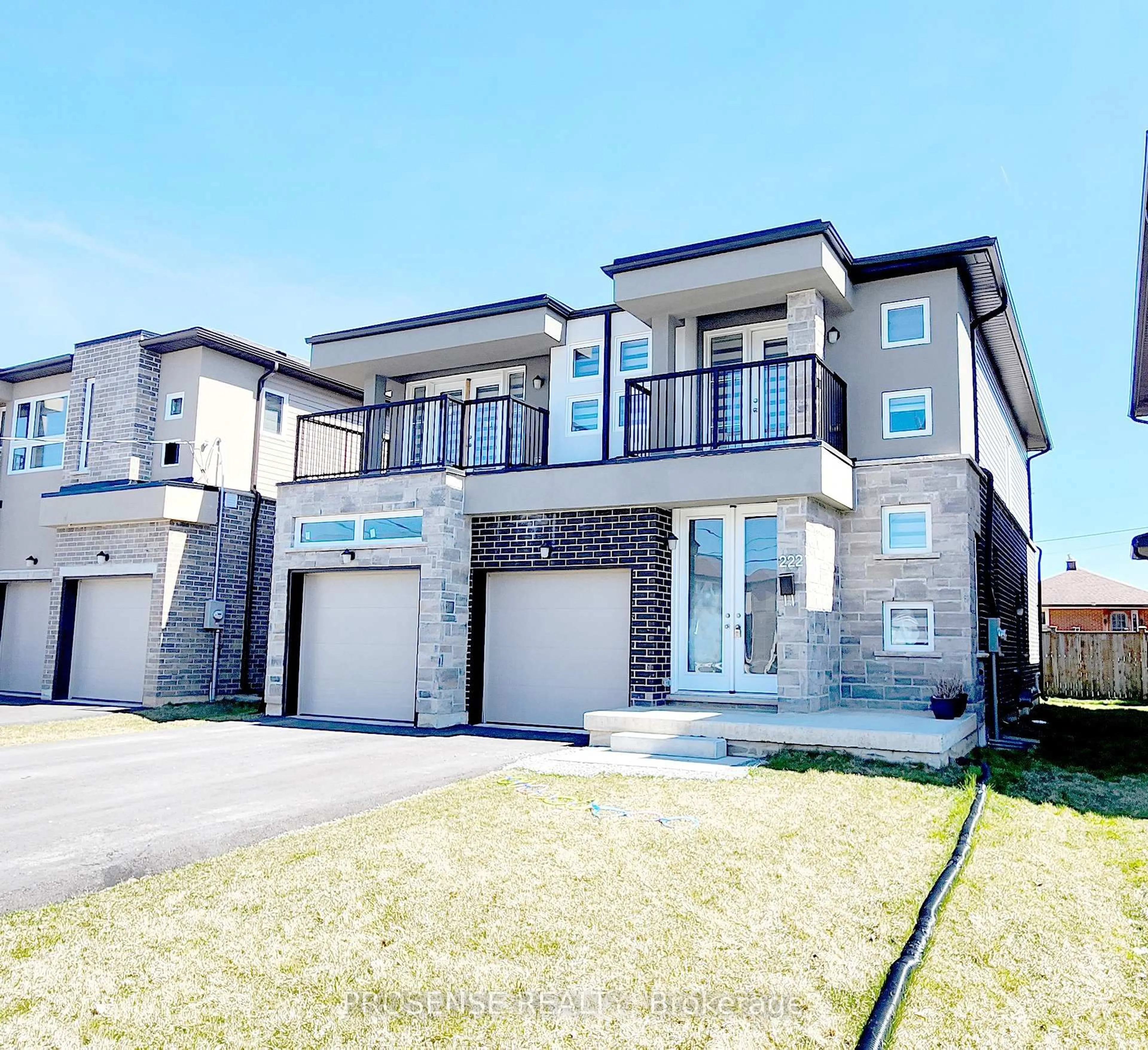 Home with brick exterior material, building for 209 PILKINGTON St, Thorold Ontario L2V 1C2