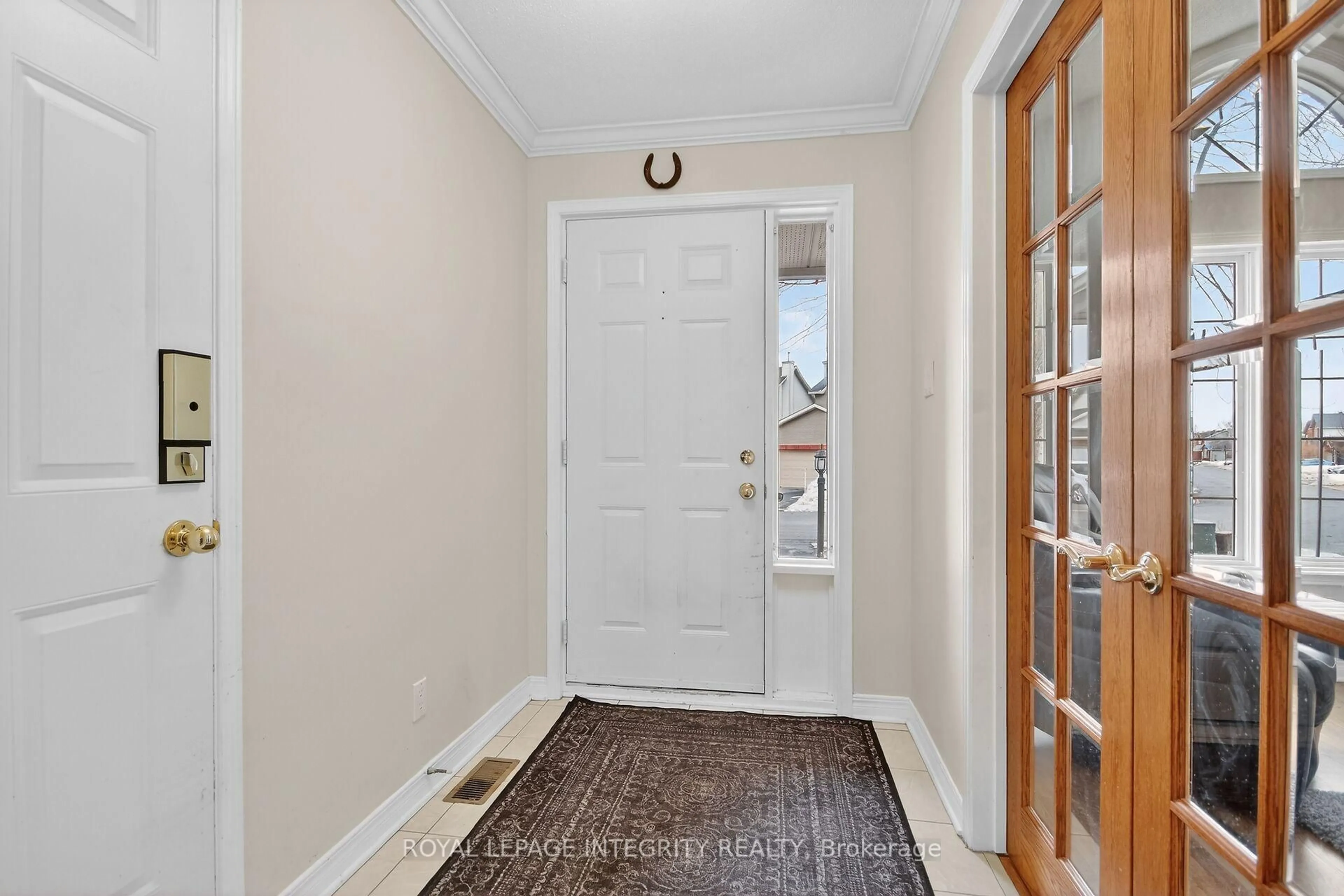 Indoor entryway for 161 Longshire Circ, Nepean Ontario K2J 4L2