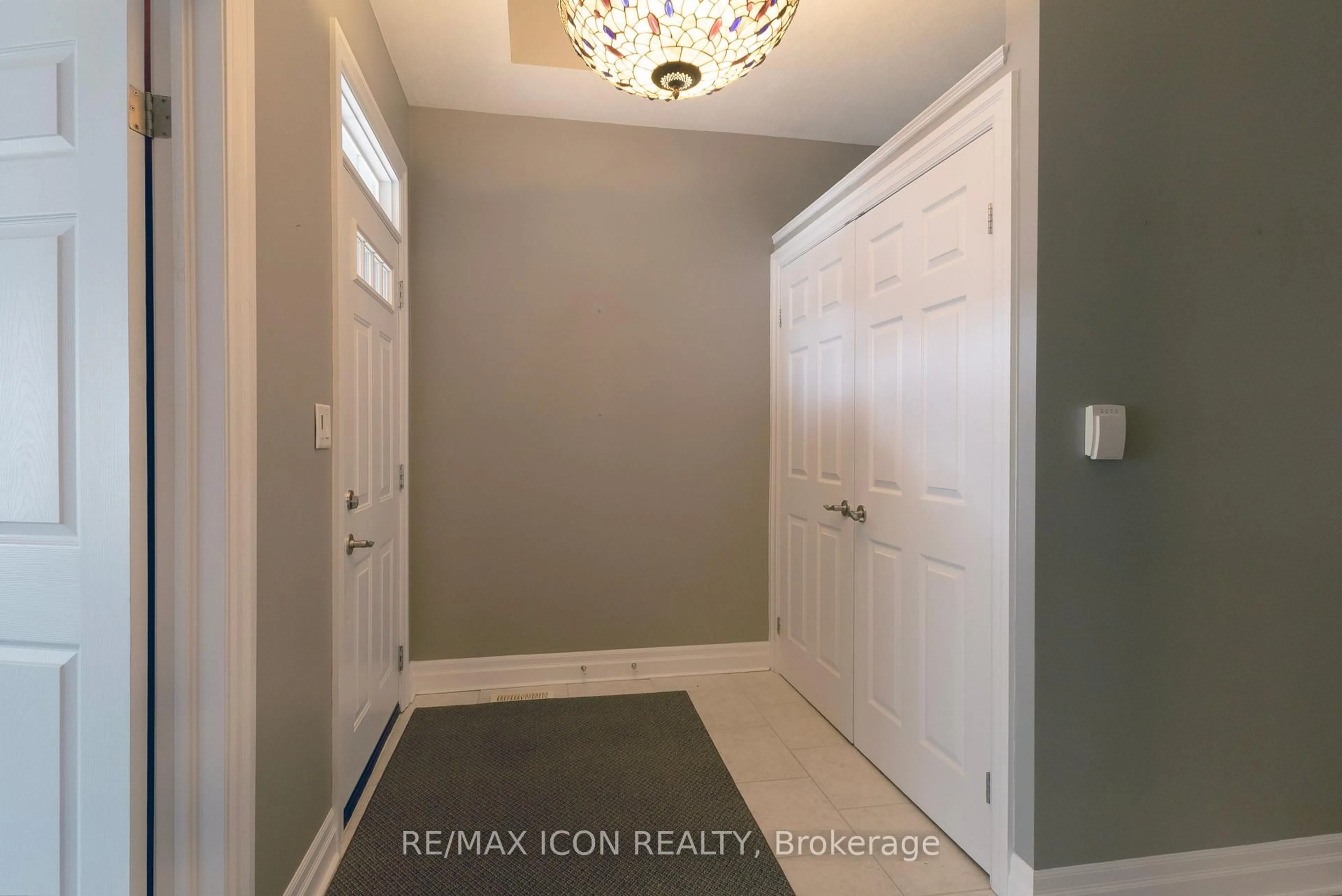 Indoor entryway for 6756 St Andrews Circ, Plympton-Wyoming Ontario N0N 1E0
