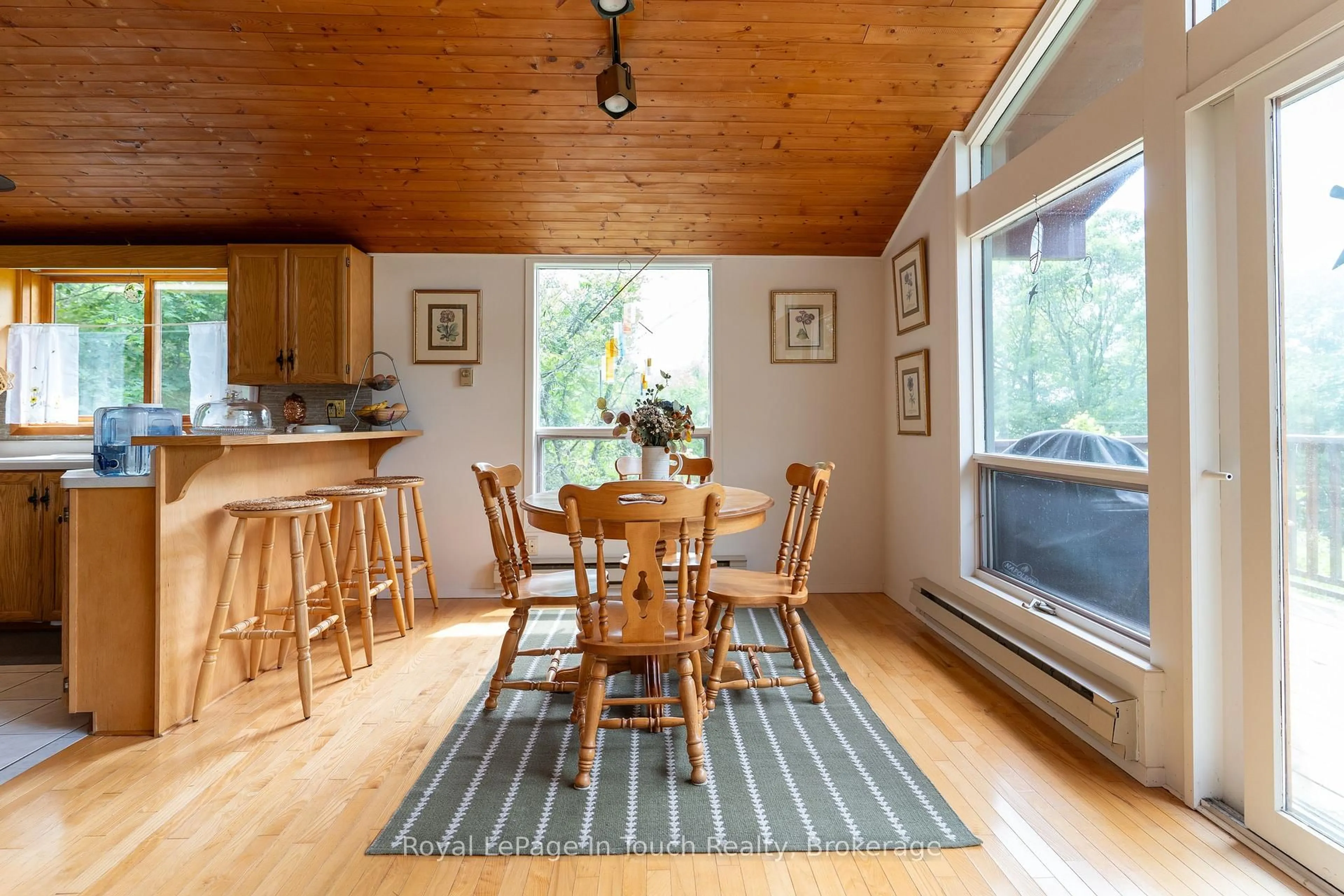 Dining room, wood/laminate floor for 3098 Island 1040, Georgian Bay Ontario P0E 1E0