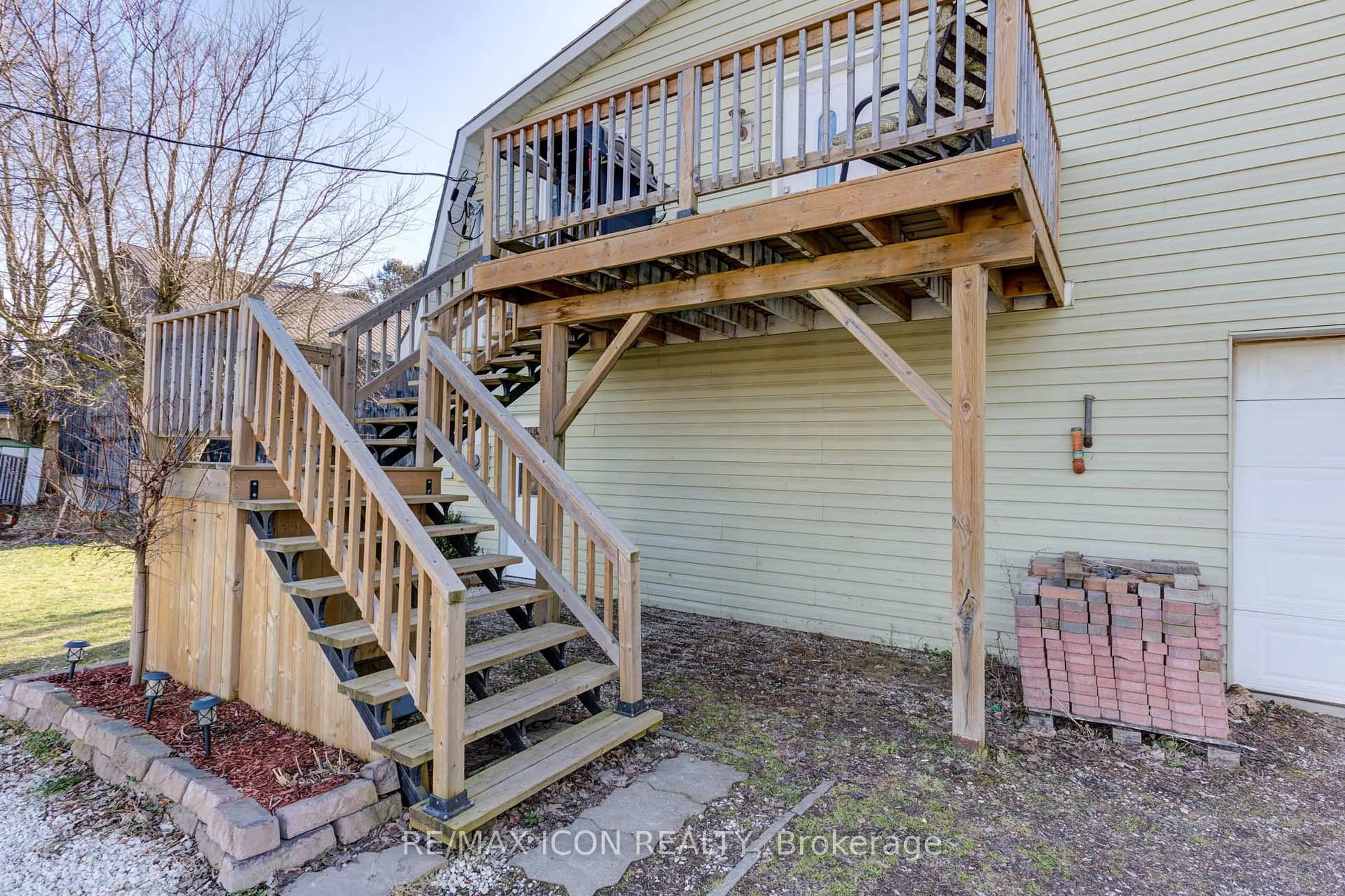 Patio, unknown for 392008 Main Street County Road 109 Rd, Southgate Ontario N0G 2A0