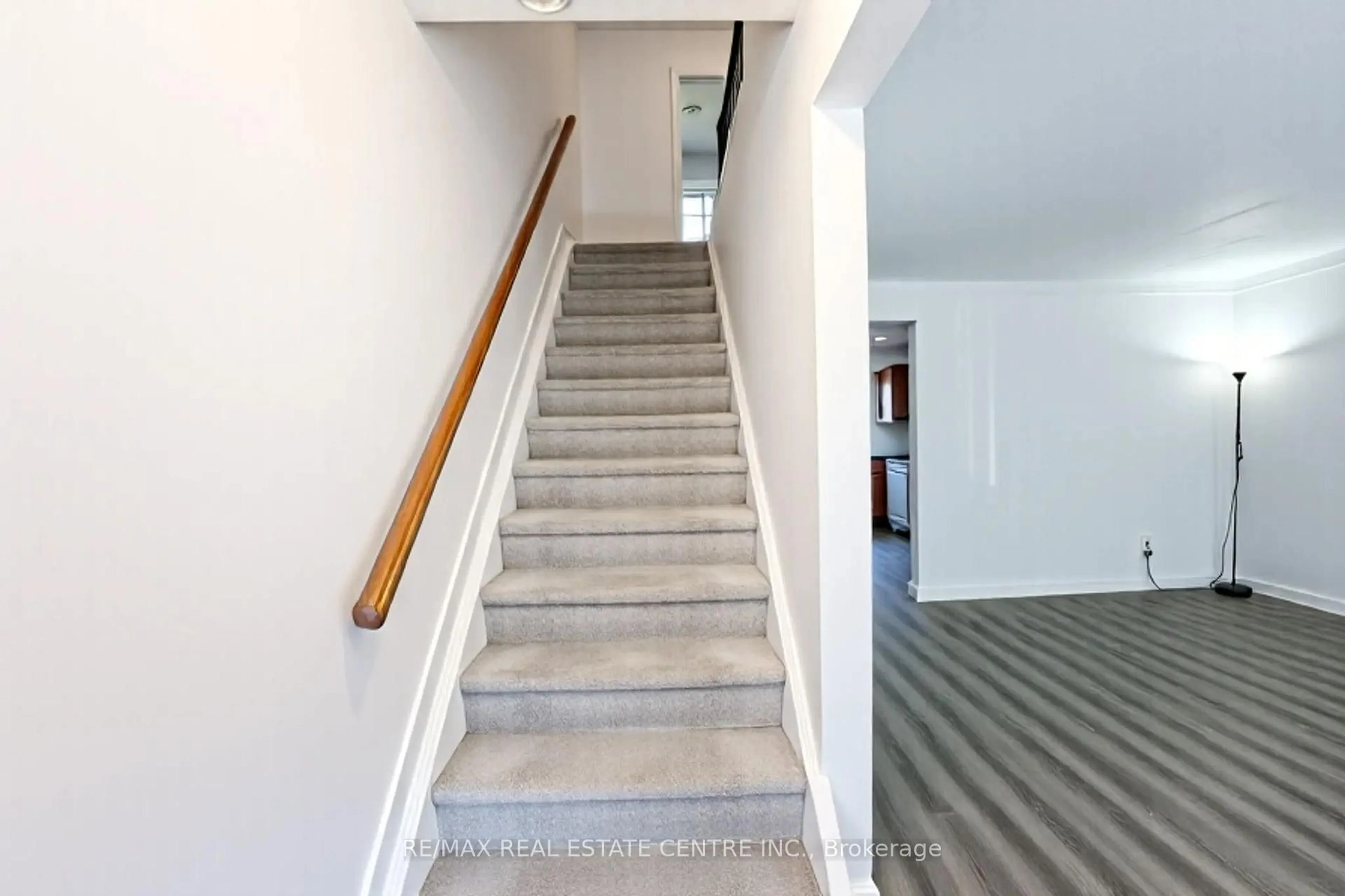 Stairs for 231 Perth St, Brockville Ontario K6V 5E7