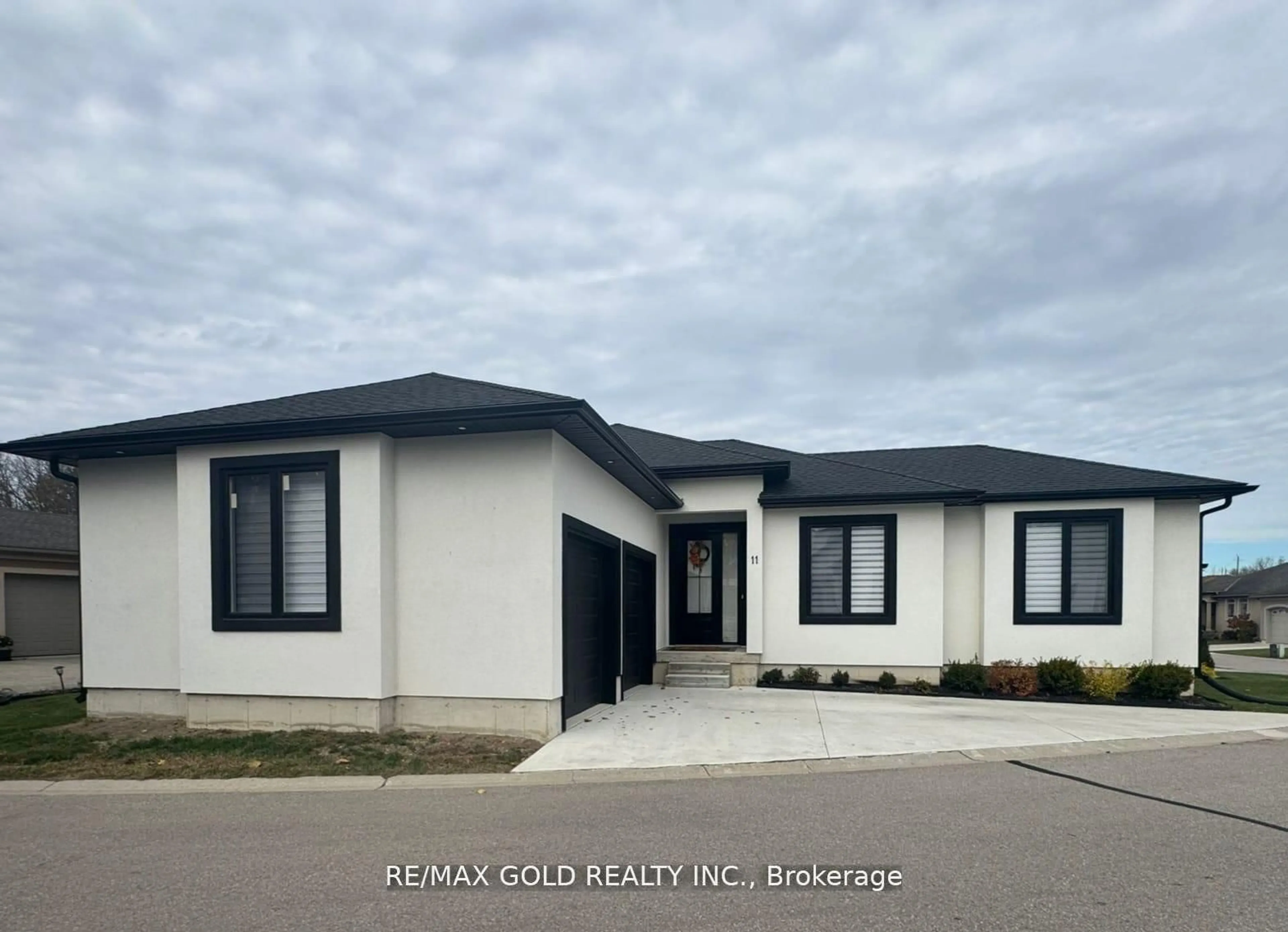 Home with vinyl exterior material, unknown for 5 John Pound Rd #11, Tillsonburg Ontario N4G 5X3