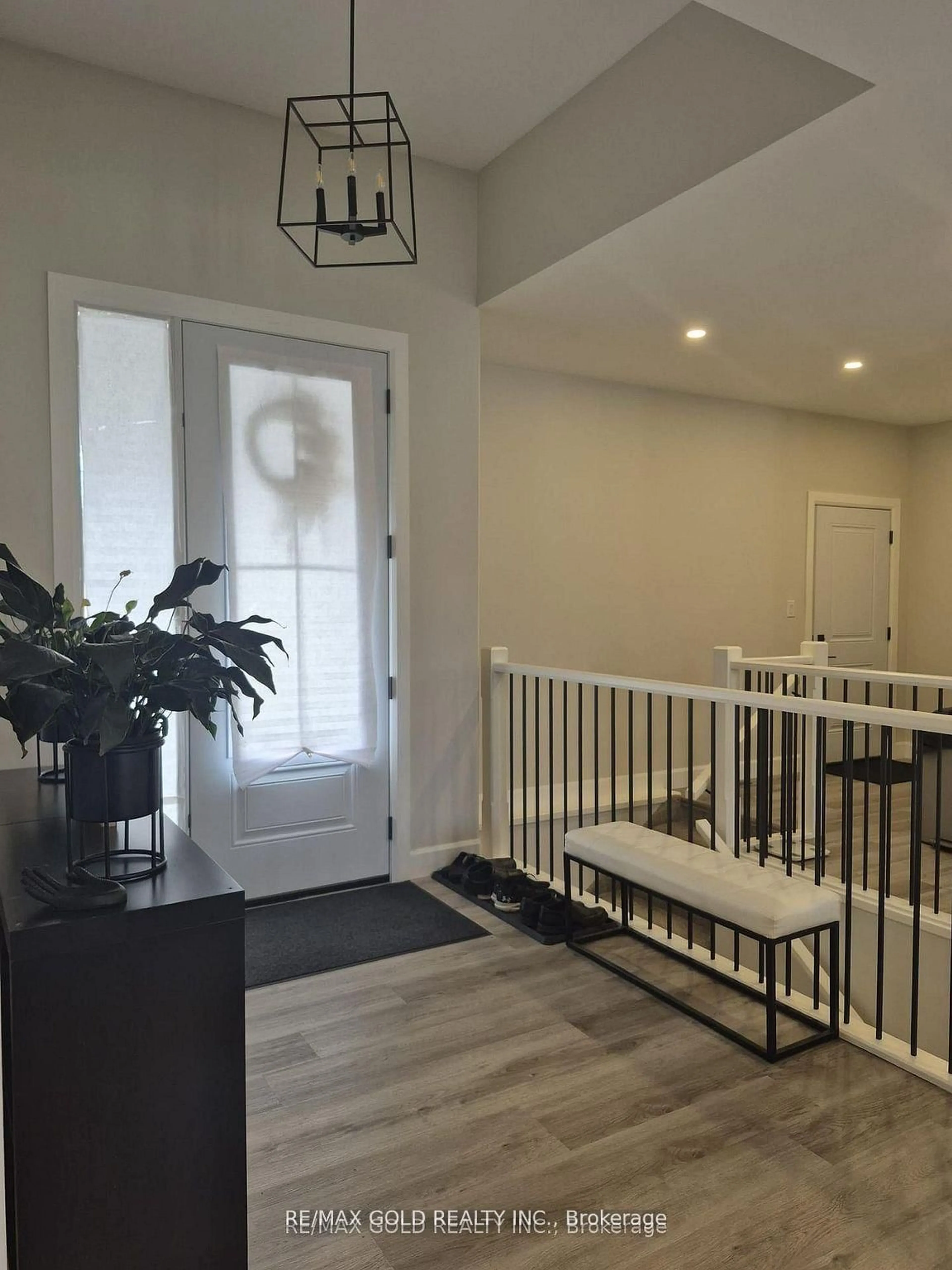 Indoor entryway for 5 John Pound Rd #11, Tillsonburg Ontario N4G 5X3