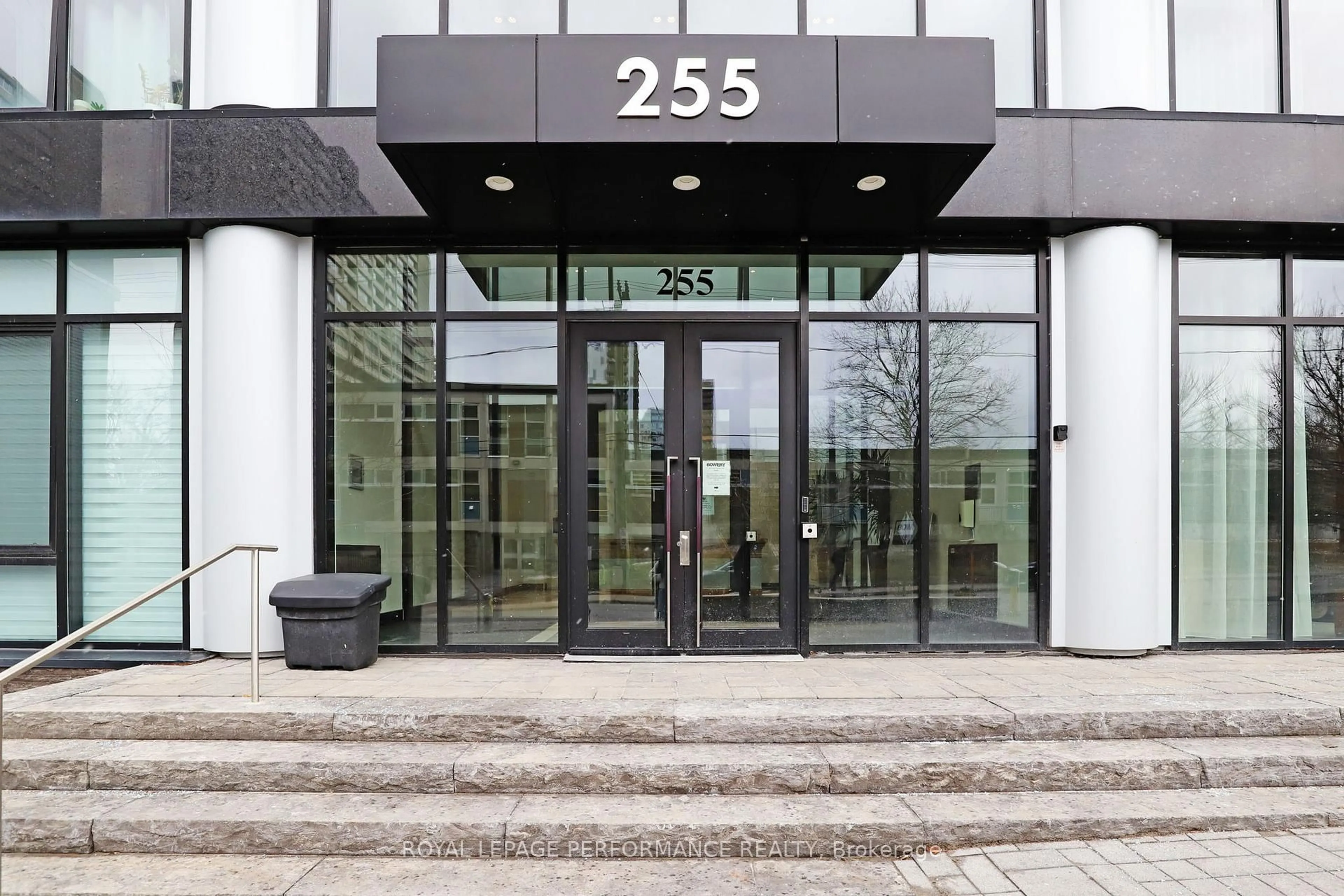 Indoor foyer for 255 BAY St #207, Ottawa Ontario K1R 0C5