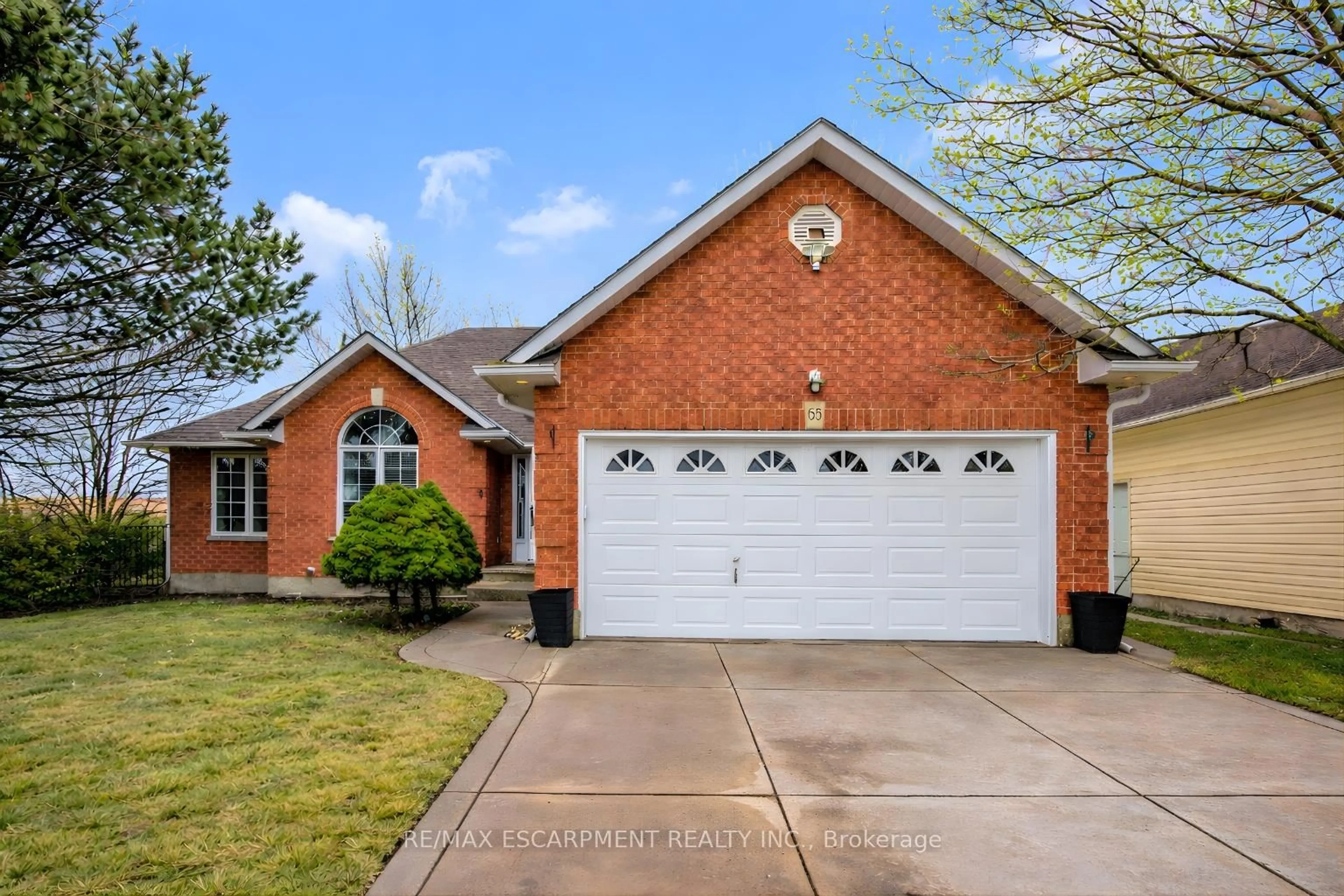 Home with brick exterior material, street for 65 Thistlemoor Dr, Haldimand Ontario N3W 2K5