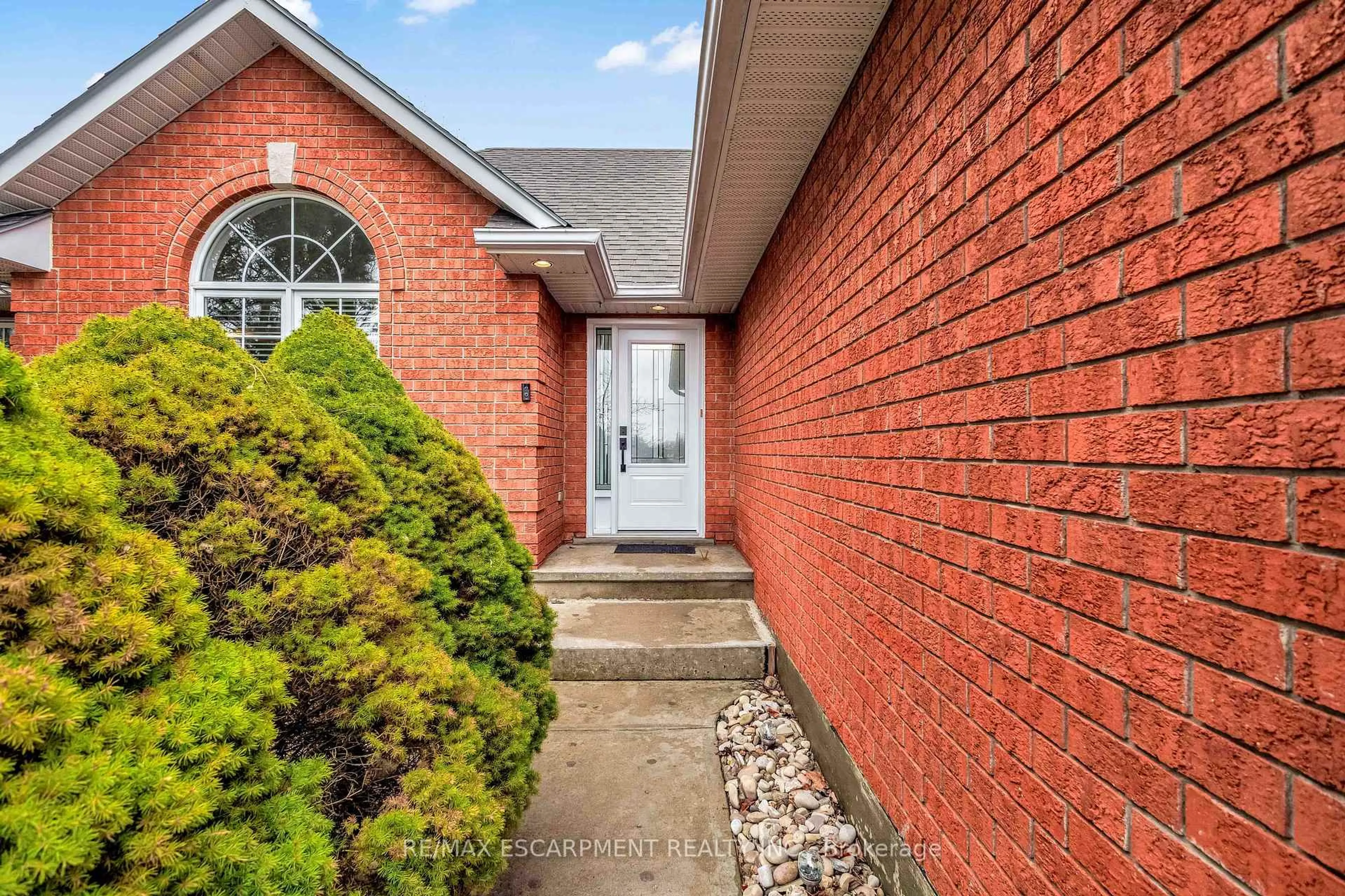Home with brick exterior material, street for 65 Thistlemoor Dr, Haldimand Ontario N3W 2K5