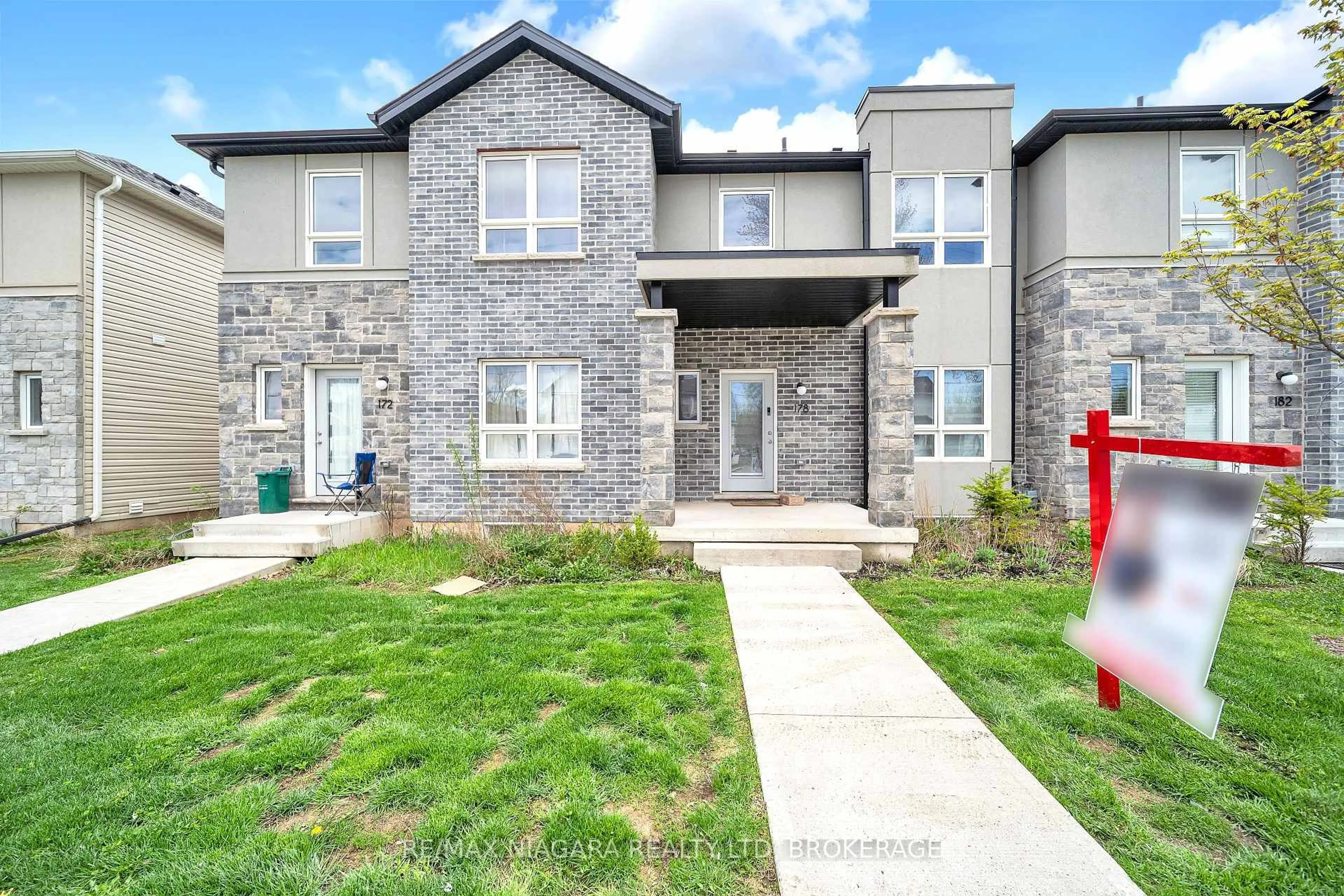 Home with brick exterior material, street for 178 Broadway Lane, Welland Ontario L3C 5L5