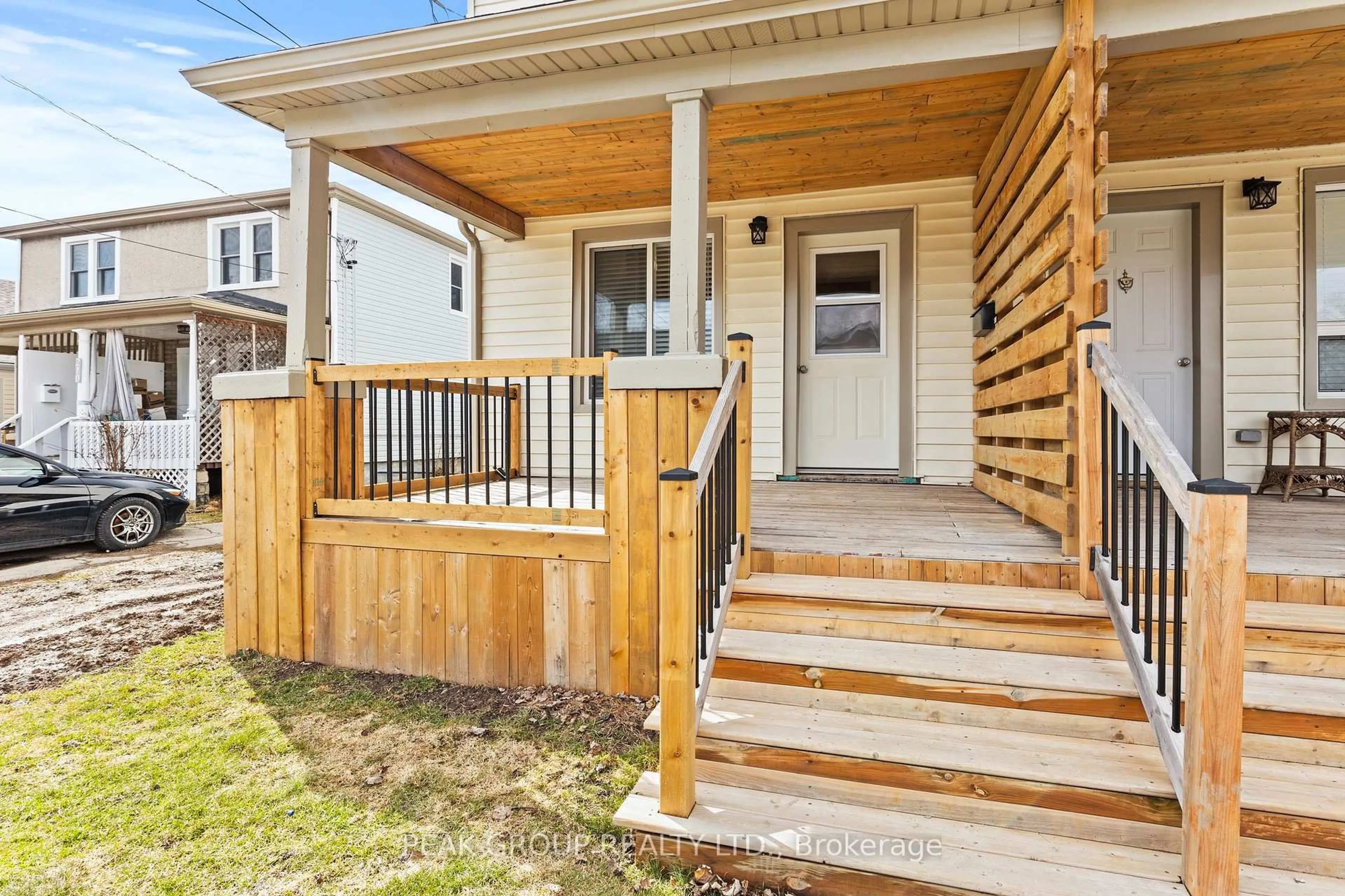 Home with vinyl exterior material, street for 214 Mitchell St, Port Colborne Ontario L3K 1Y3