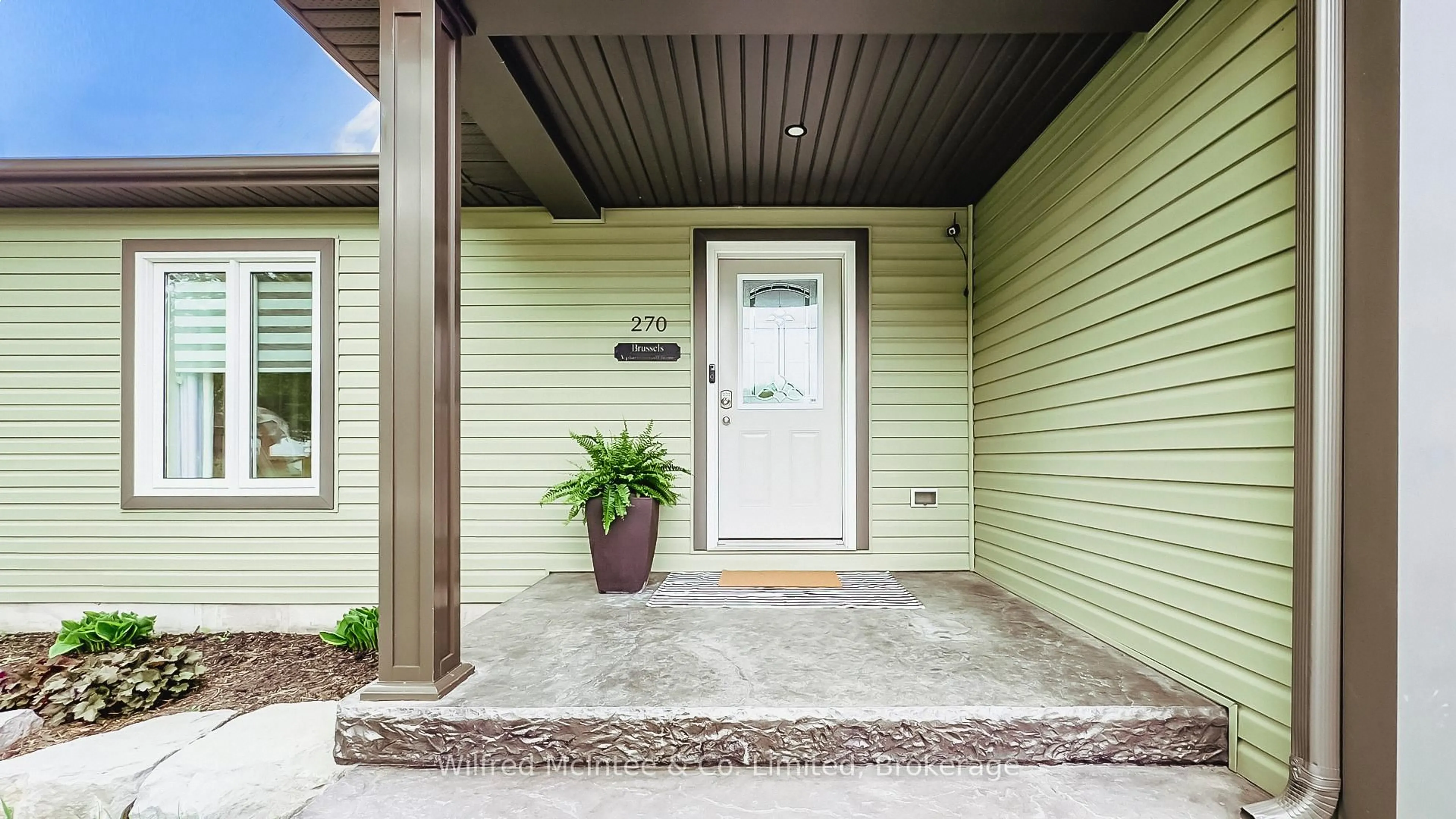 Indoor entryway for 270 Albert St, Huron East Ontario N0G 1H0