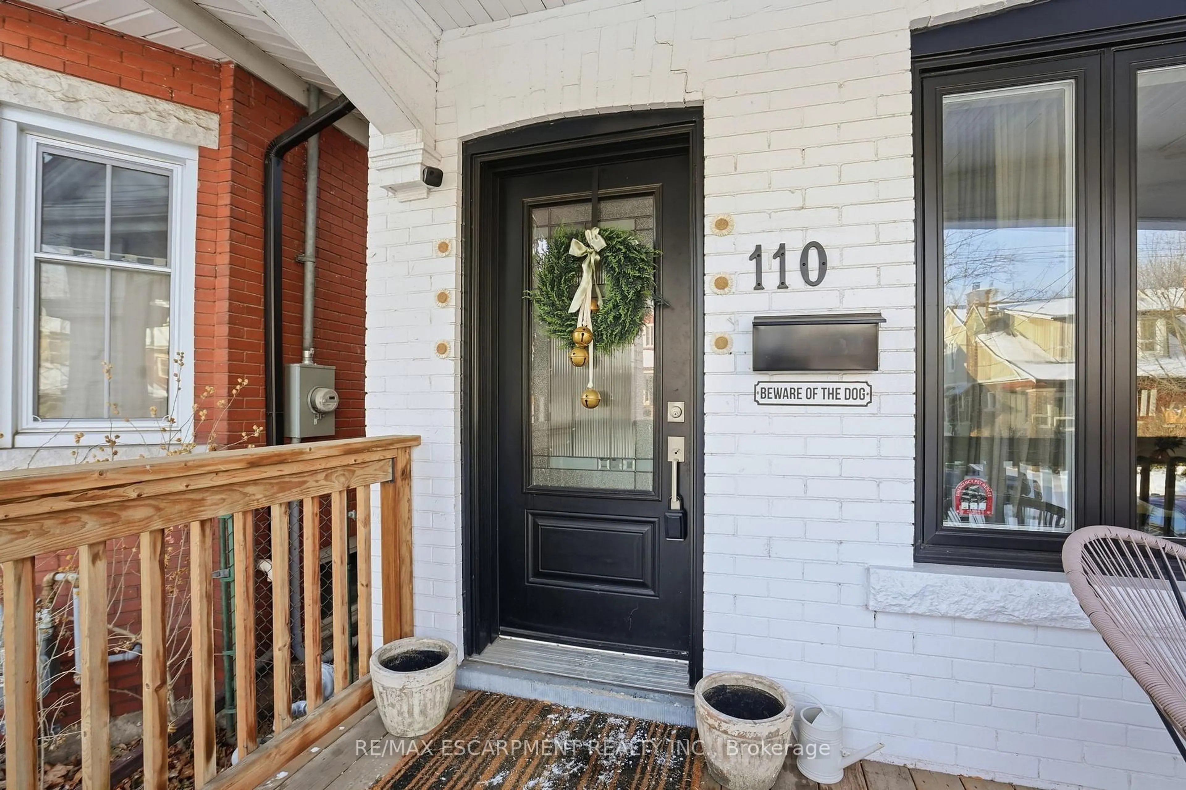 Indoor entryway for 110 Kensington Ave, Hamilton Ontario L8M 3H3