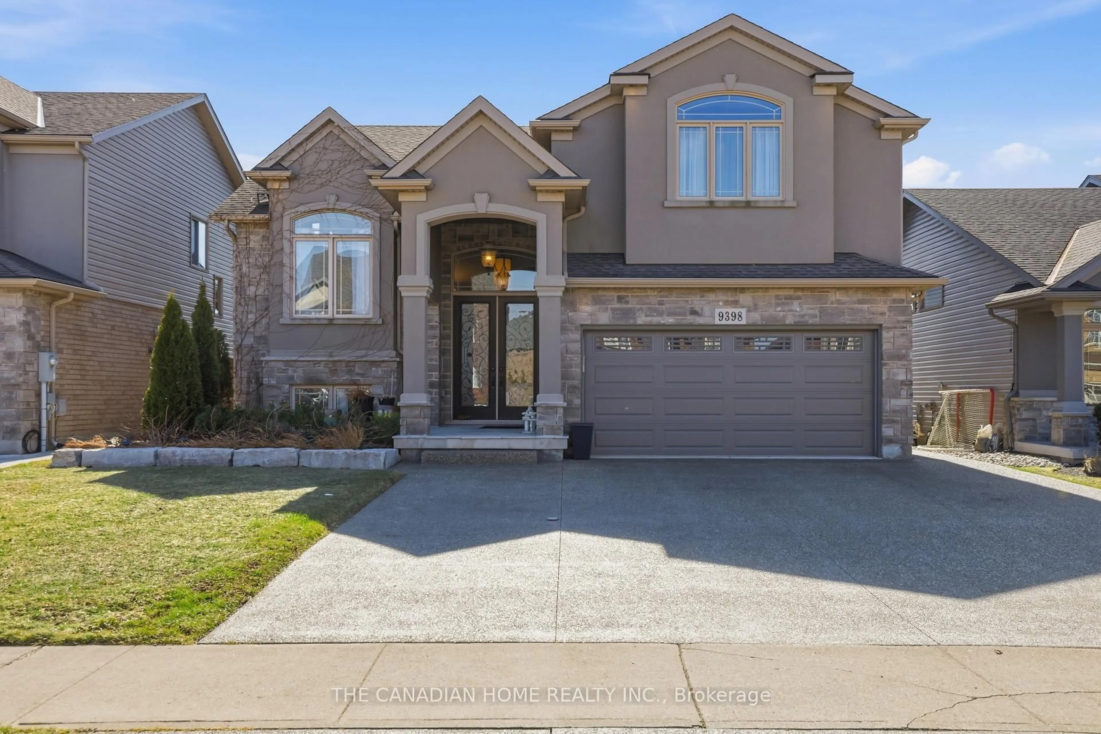 Home with brick exterior material, street for 9398 HENDERSHOT Blvd, Niagara Falls Ontario L2H 0E9