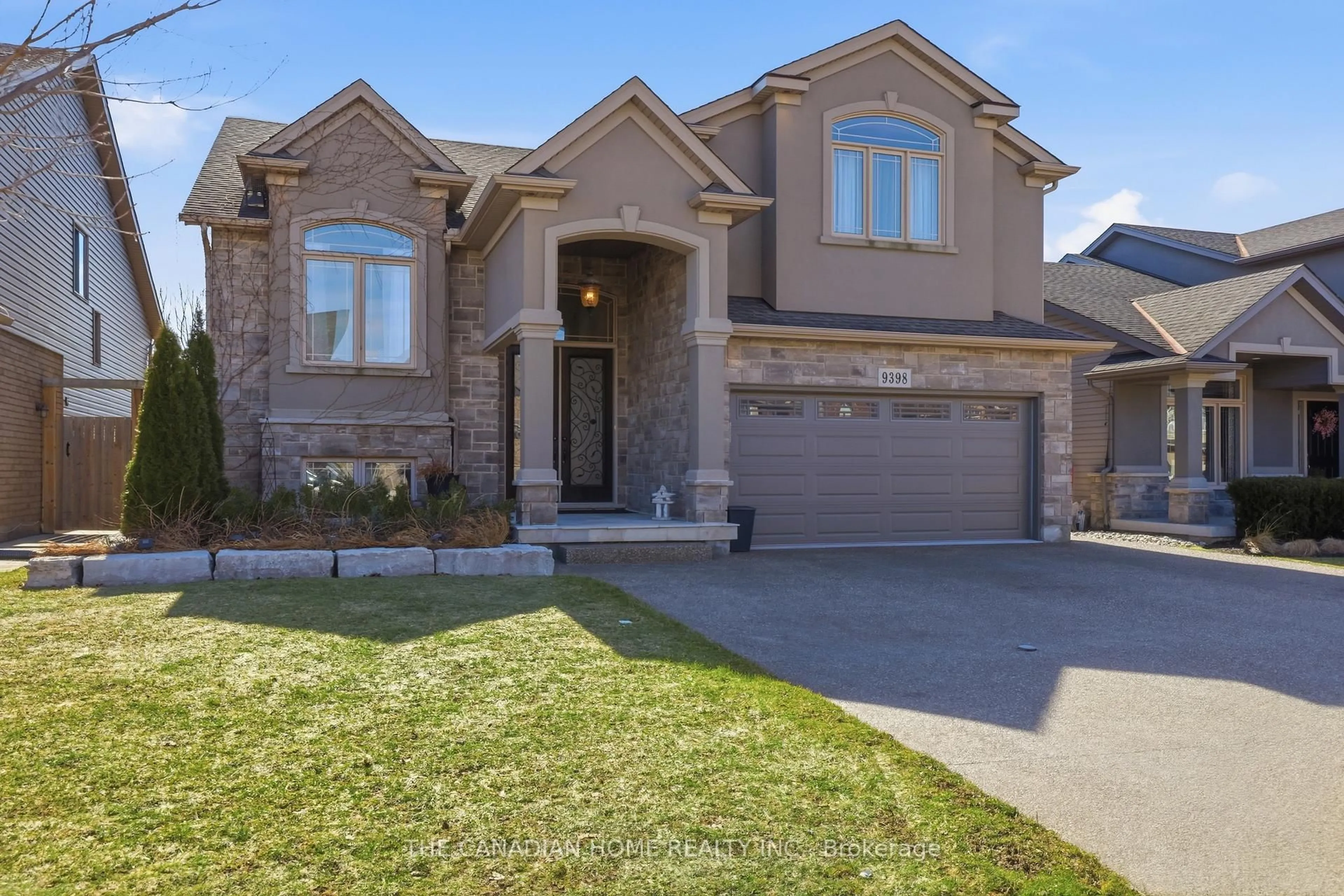 Home with brick exterior material, street for 9398 HENDERSHOT Blvd, Niagara Falls Ontario L2H 0E9