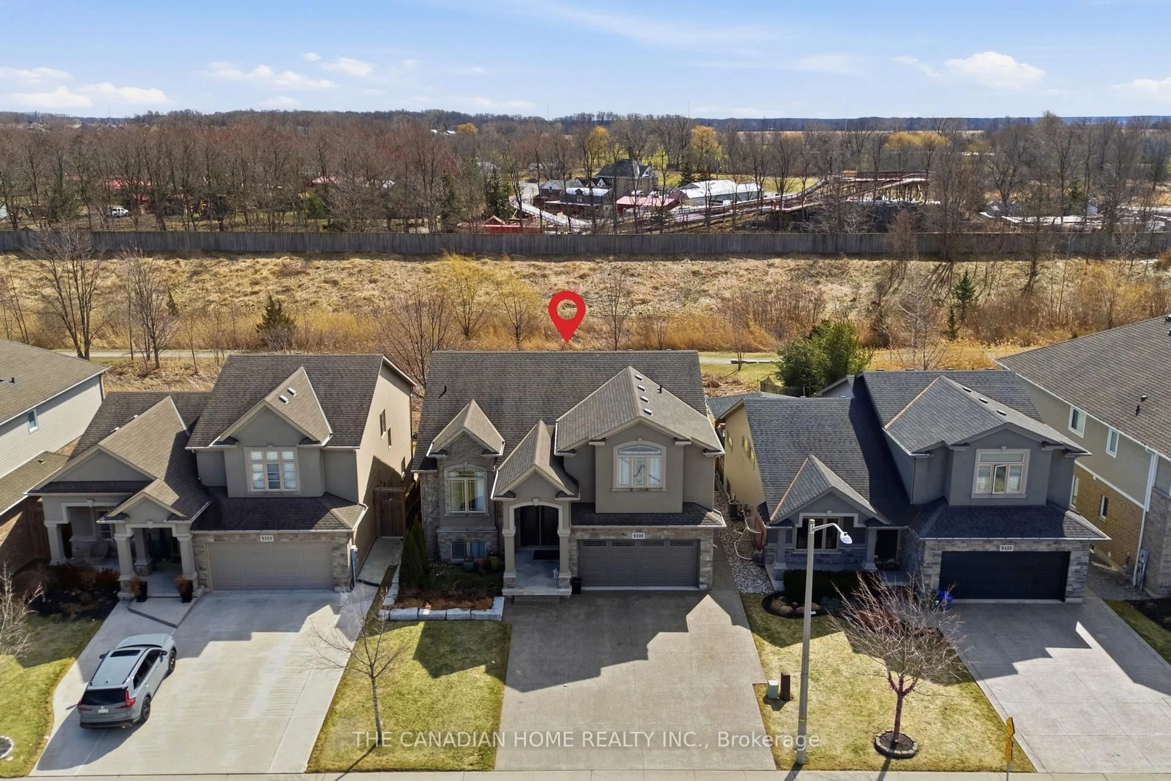 A pic from outside/outdoor area/front of a property/back of a property/a pic from drone, unknown for 9398 HENDERSHOT Blvd, Niagara Falls Ontario L2H 0E9