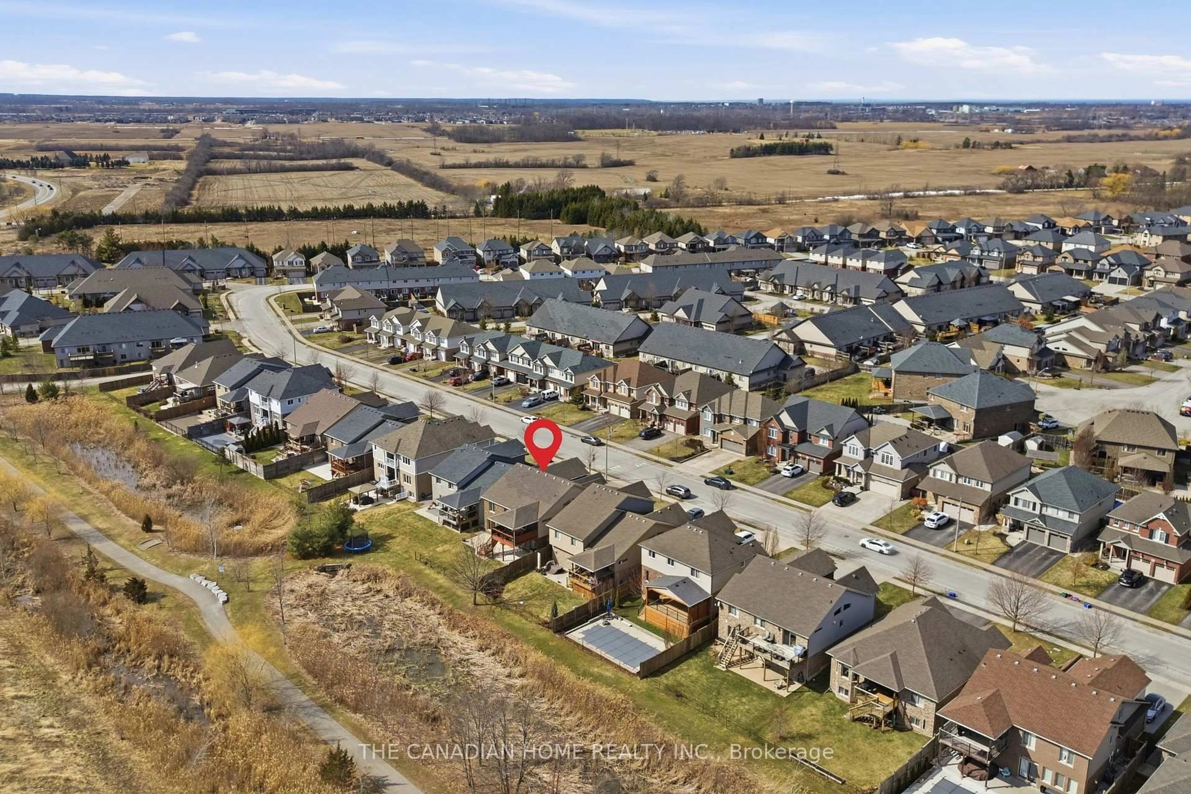 A pic from outside/outdoor area/front of a property/back of a property/a pic from drone, unknown for 9398 HENDERSHOT Blvd, Niagara Falls Ontario L2H 0E9