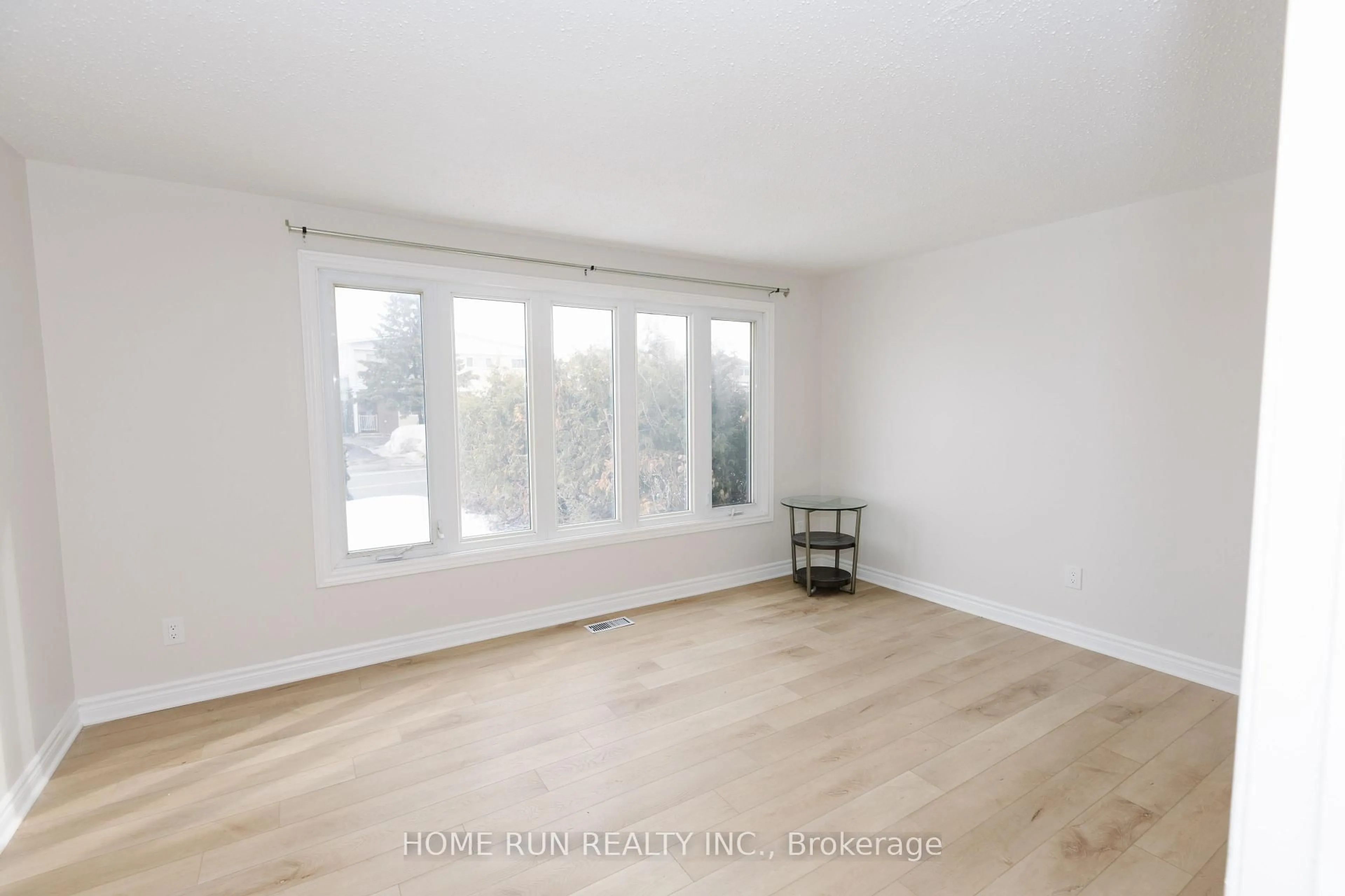 A pic of a room for 1285 Meadowland Dr, Ottawa Ontario K2E 6K4