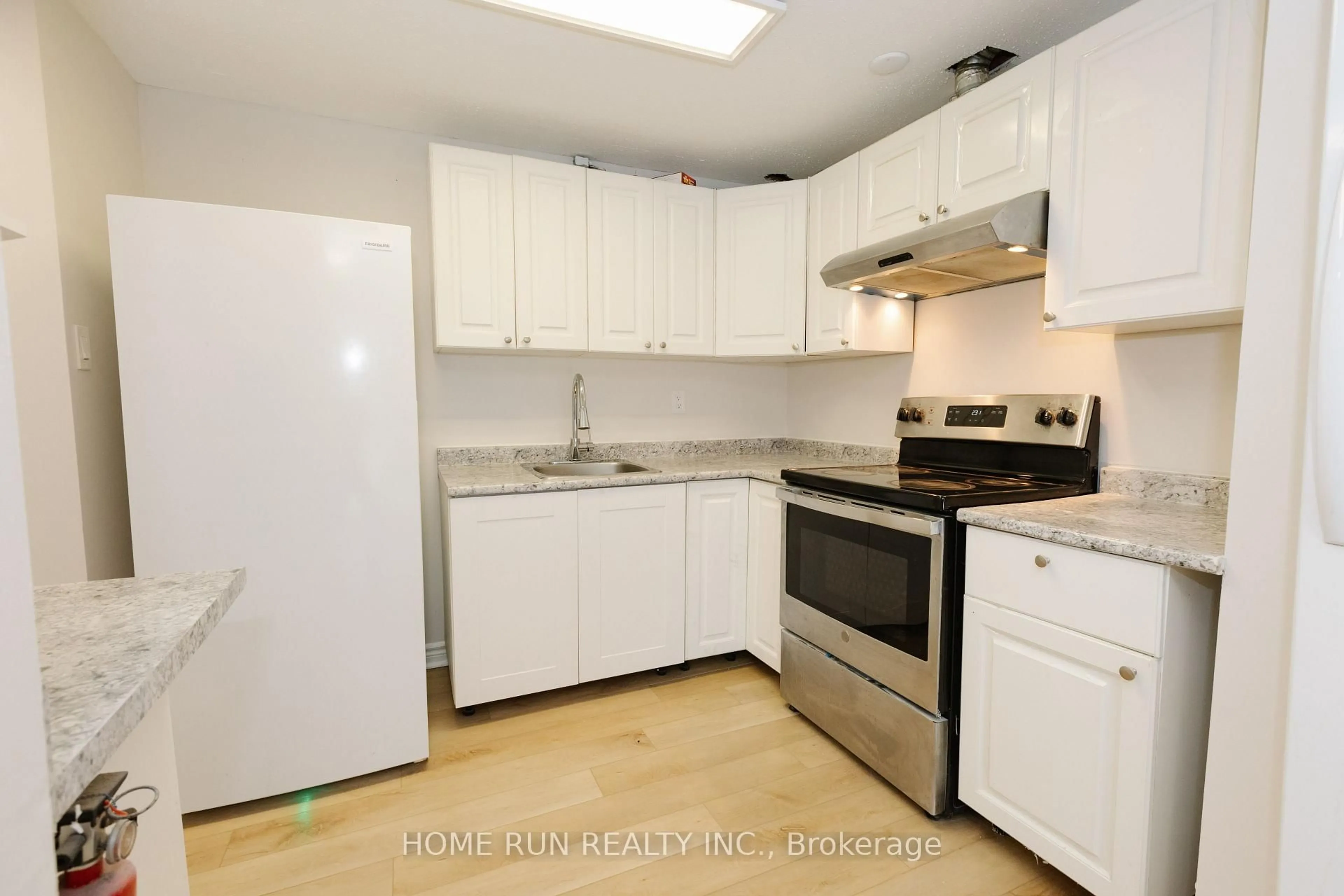 Standard kitchen, unknown for 1285 Meadowland Dr, Ottawa Ontario K2E 6K4