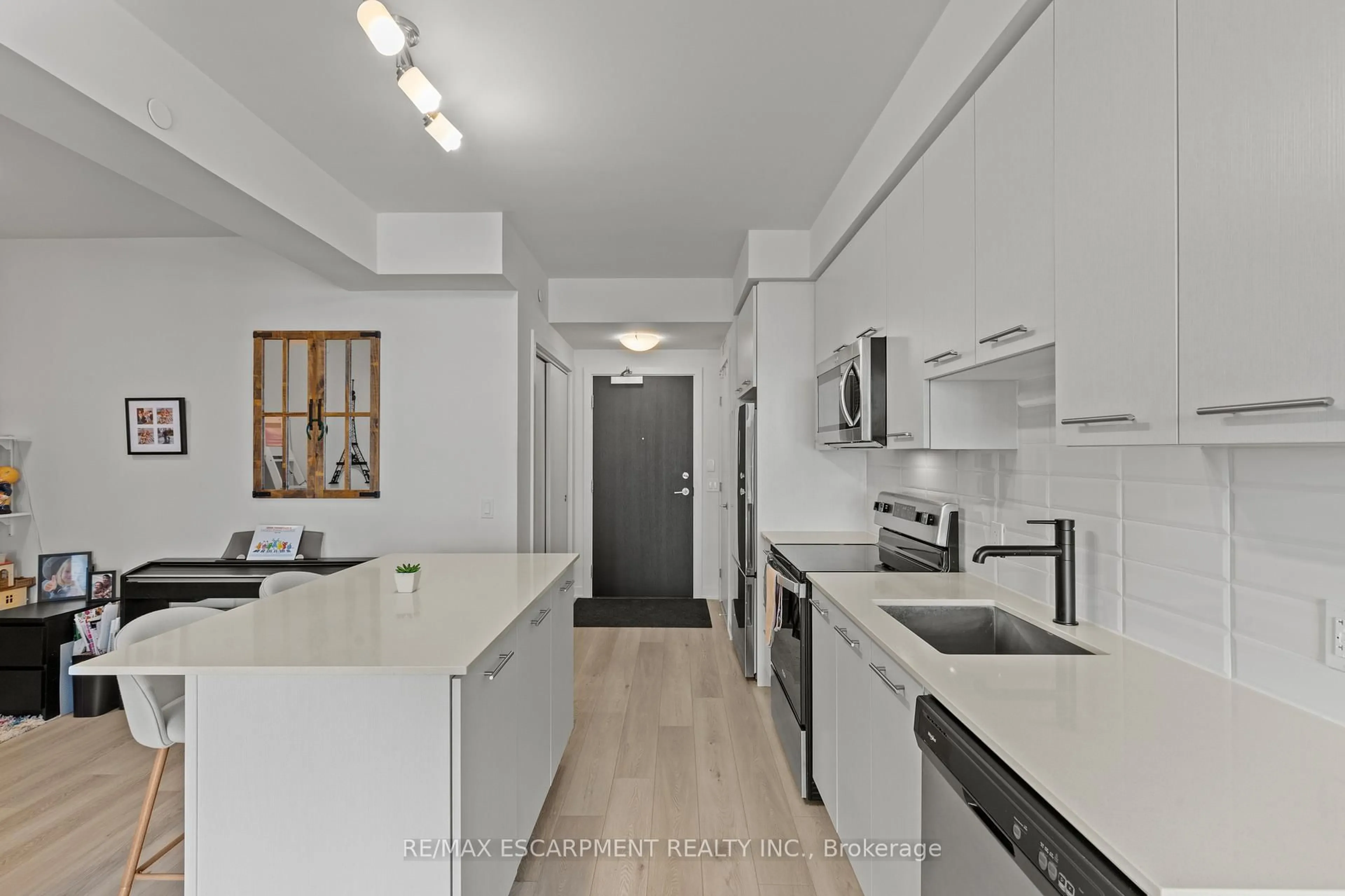 Unknown for 385 Winston Rd #1110, Grimsby Ontario L3M 4E8